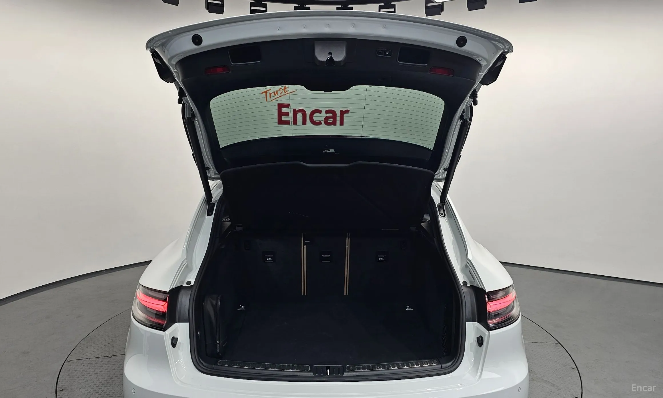 Porsche Macan превью 17