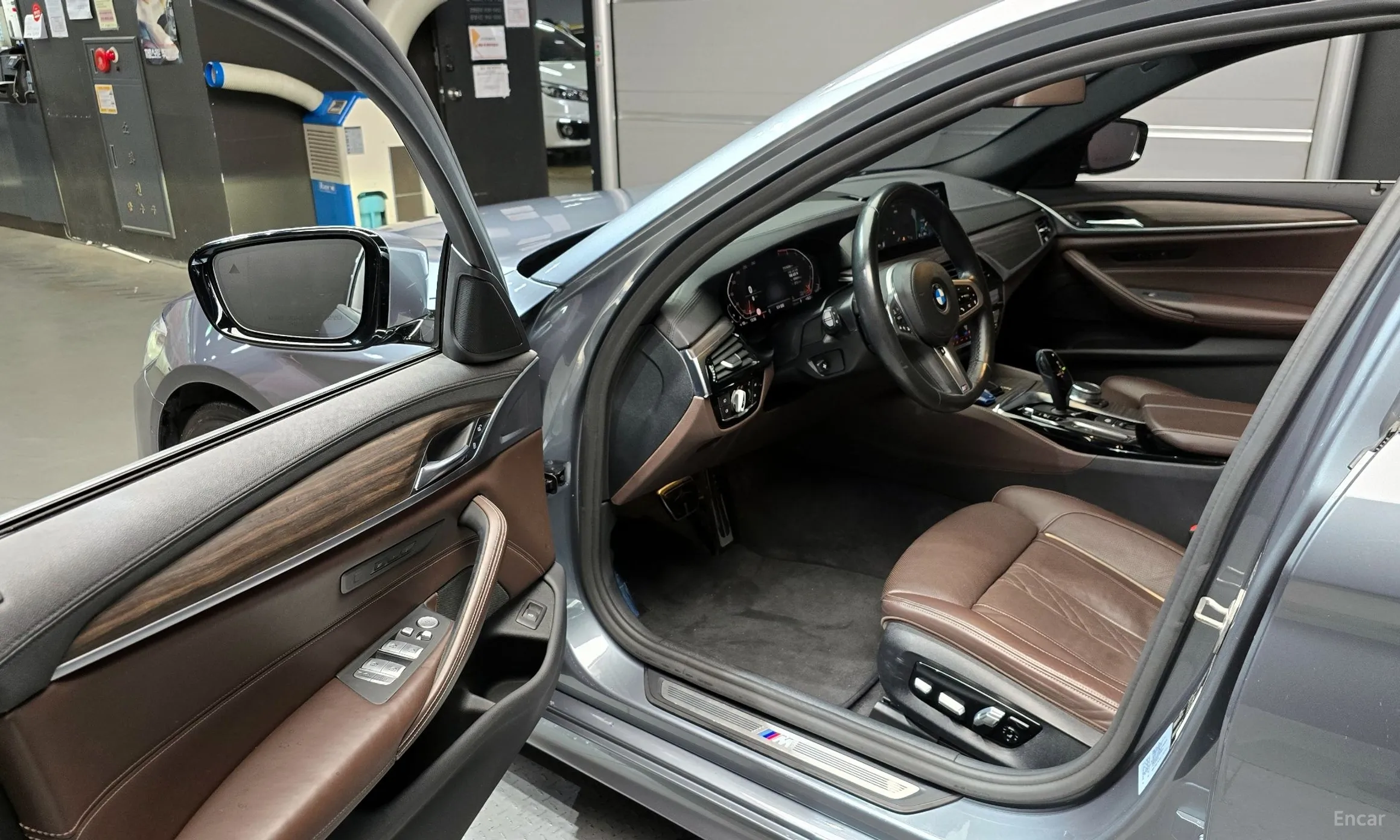 BMW 5 Series (G30) превью 10