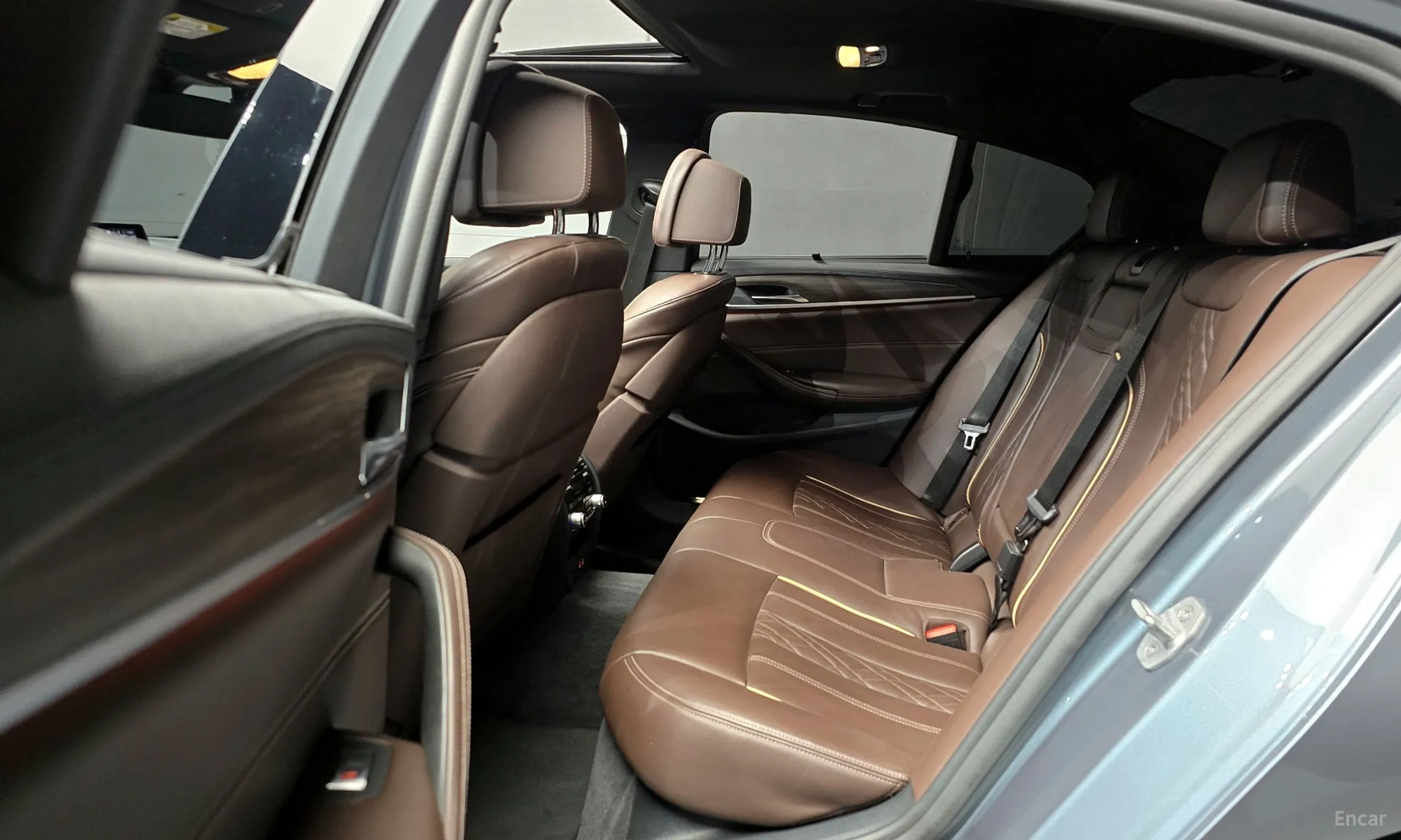 BMW 5 Series (G30) превью 12