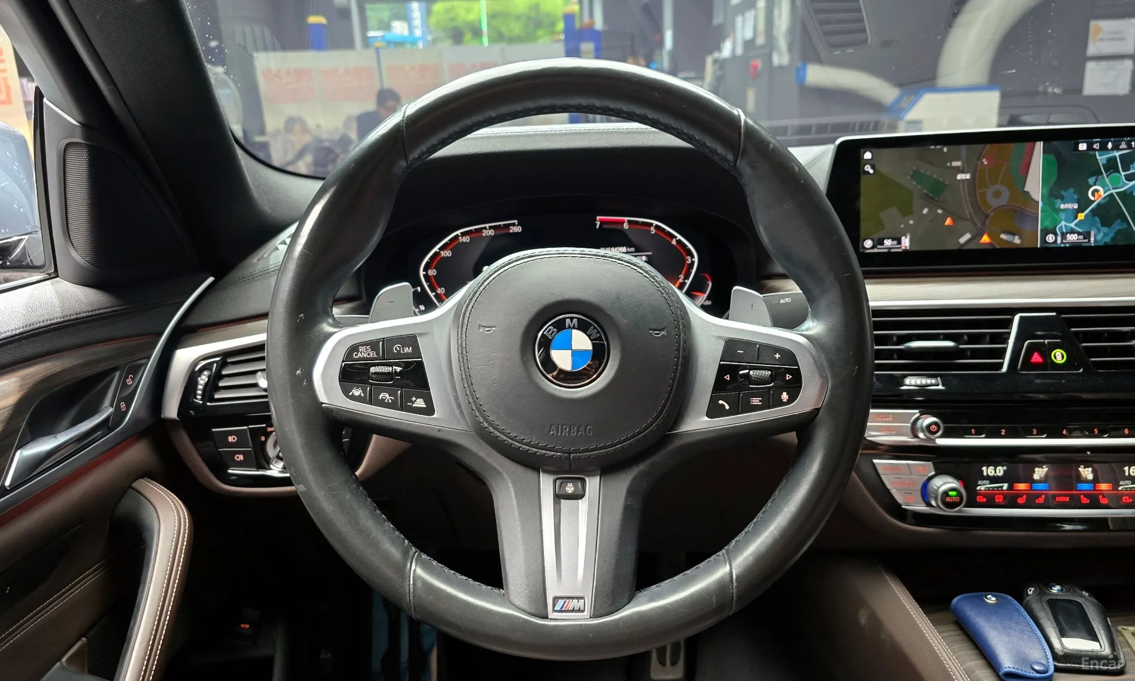 BMW 5 Series (G30) превью 13