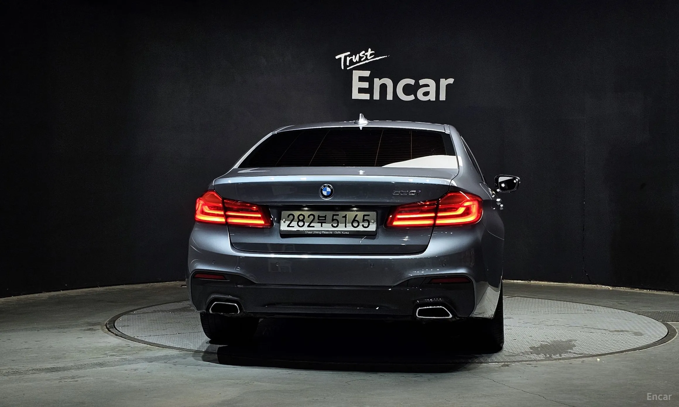 BMW 5 Series (G30) превью 4