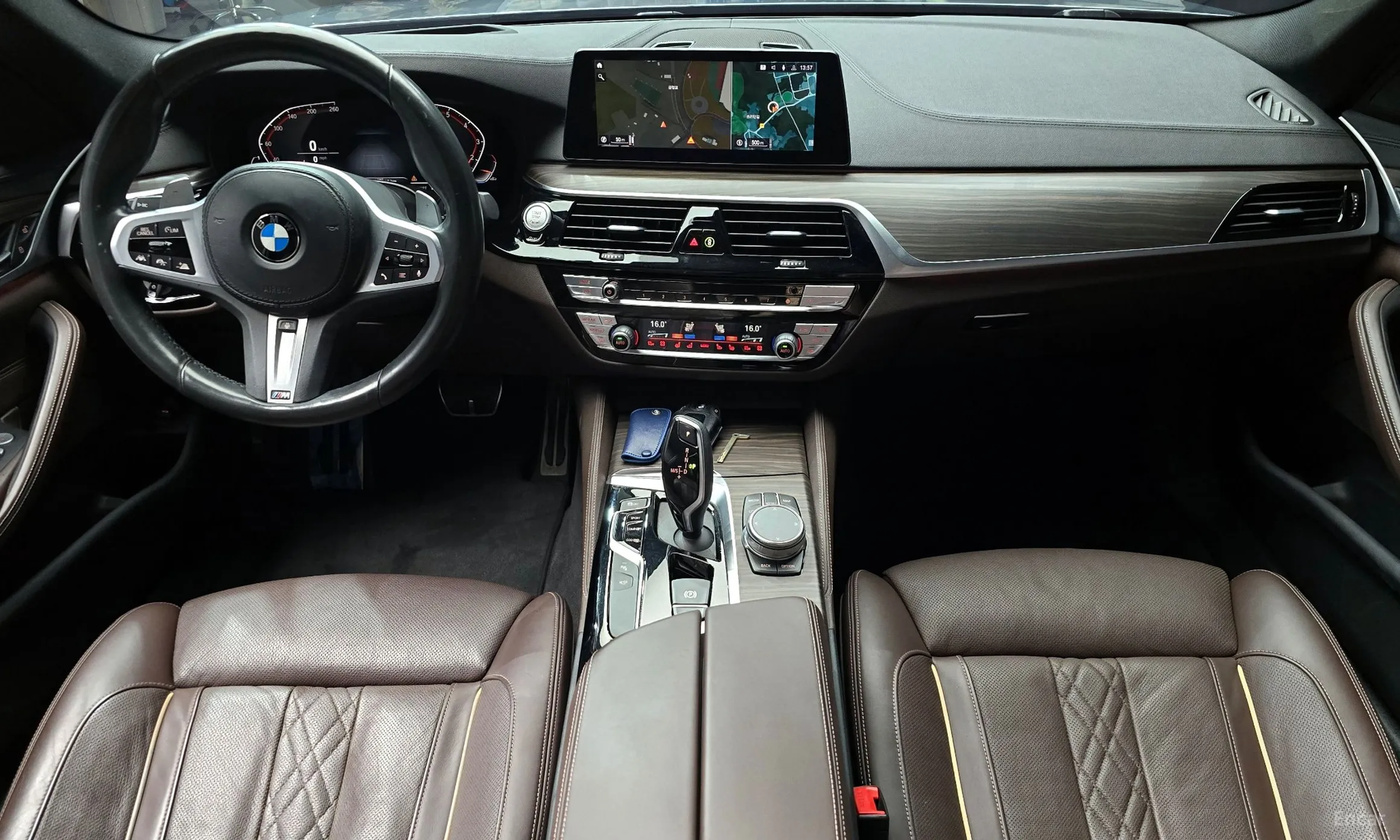 BMW 5 Series (G30) превью 7