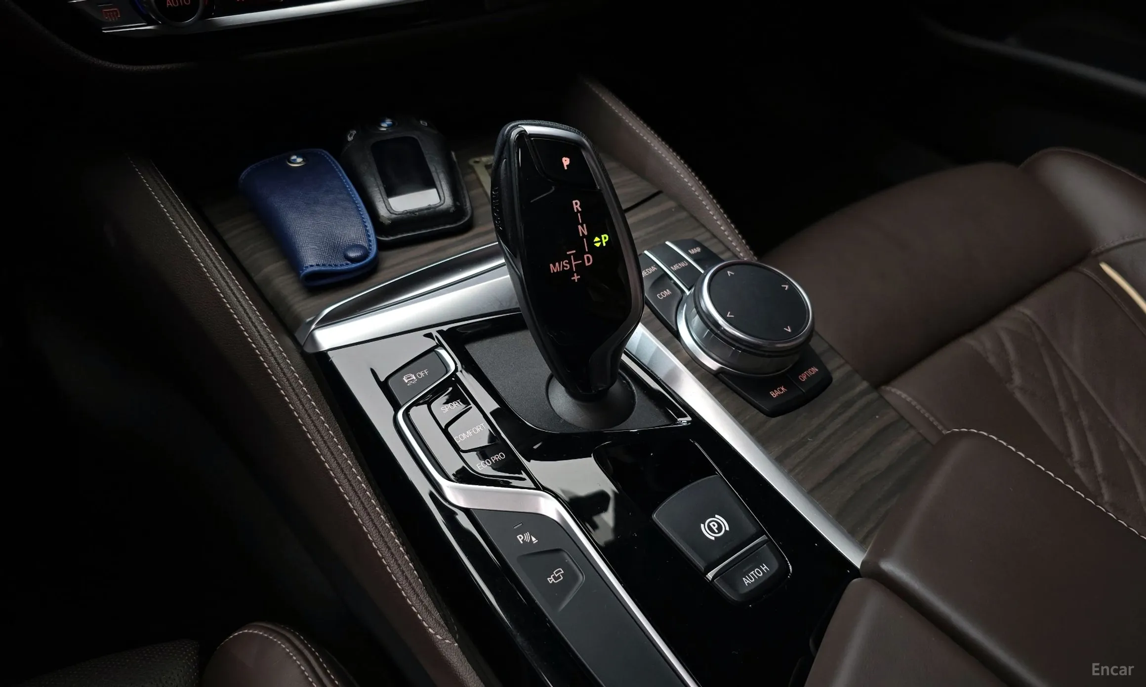 BMW 5 Series (G30) превью 9