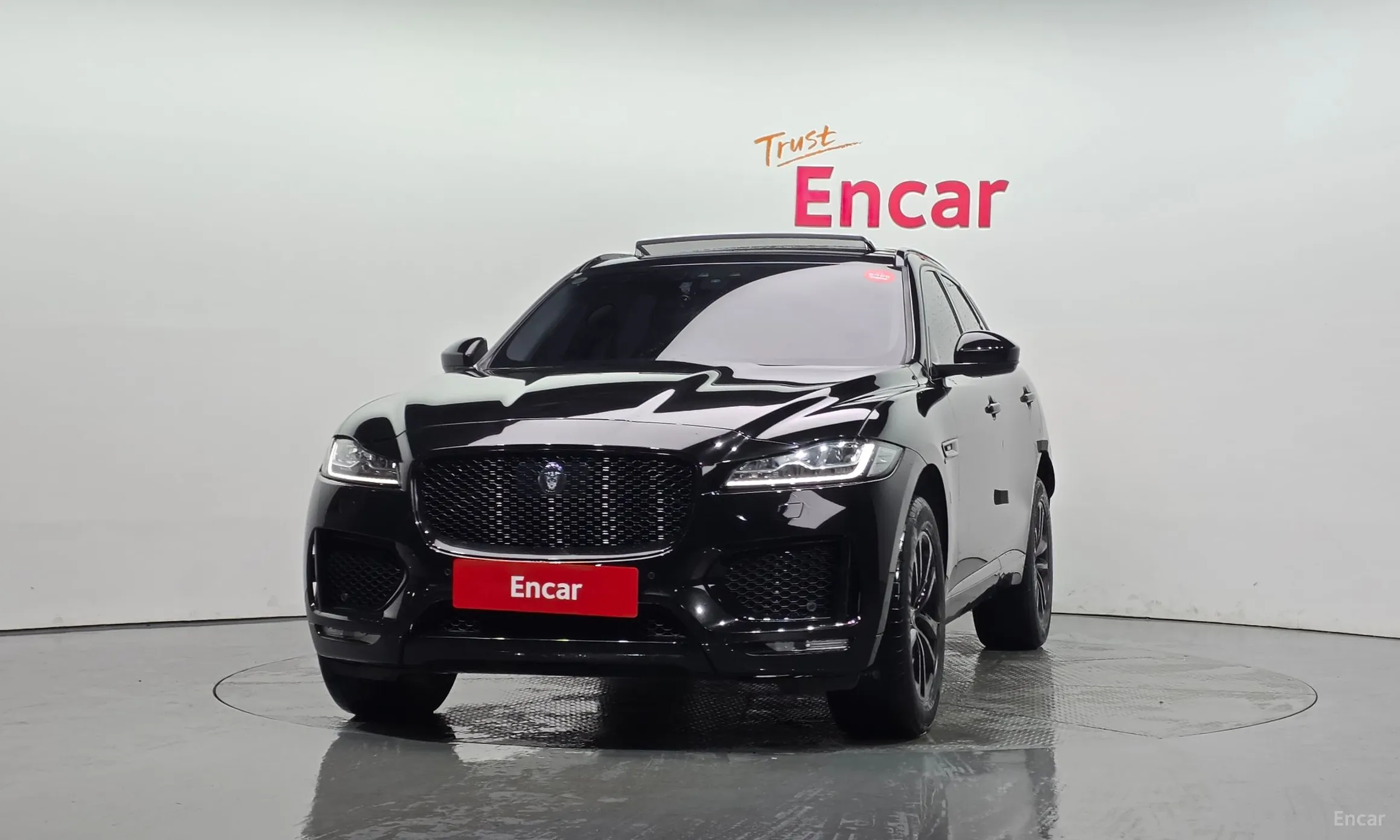 Jaguar F-PACE превью 3