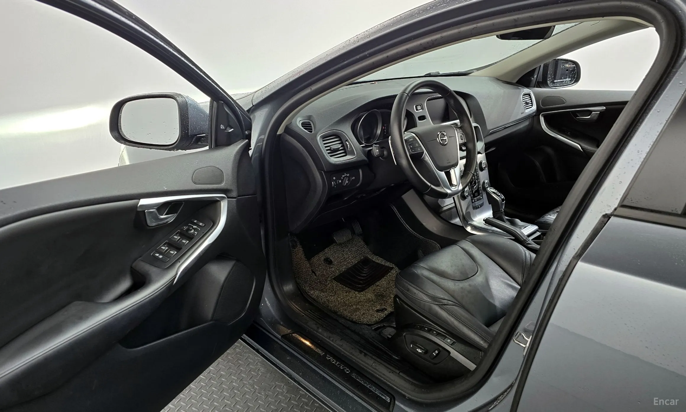 Volvo V40 превью 10