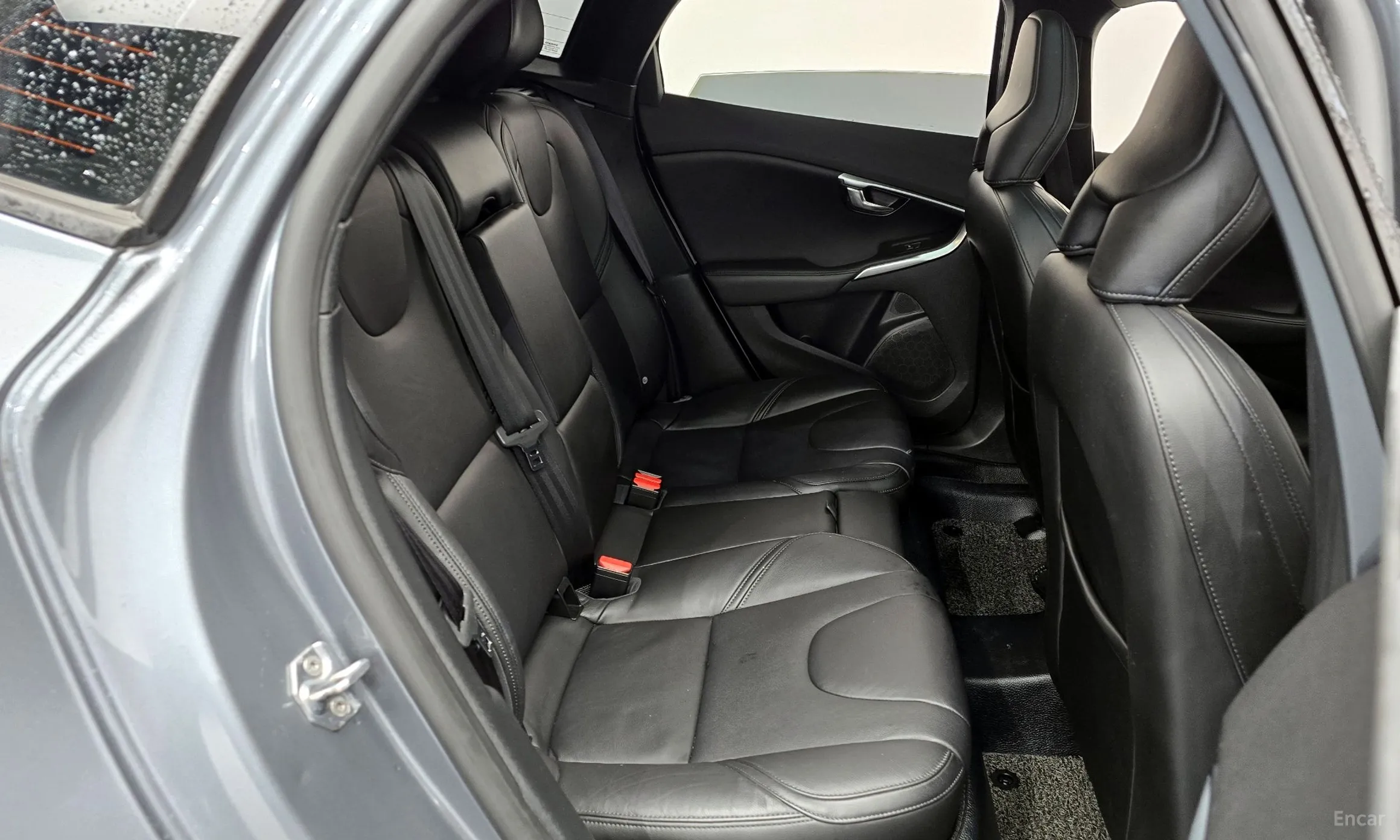Volvo V40 превью 11