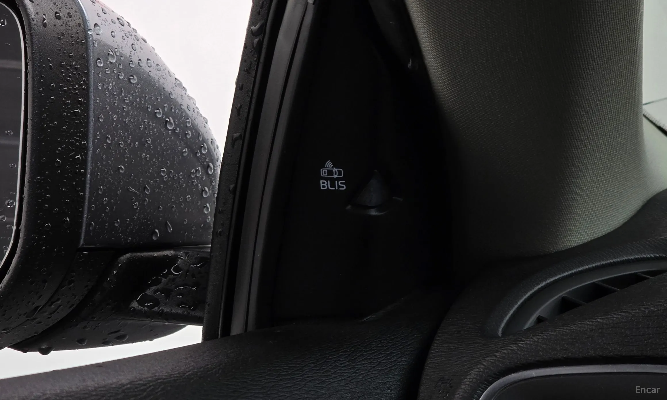 Volvo V40 превью 12