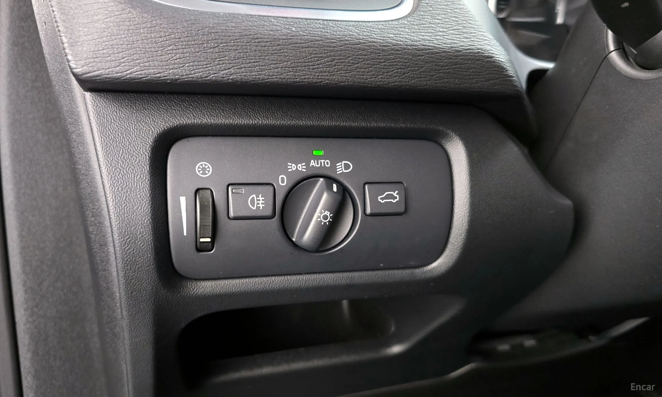 Volvo V40 превью 19