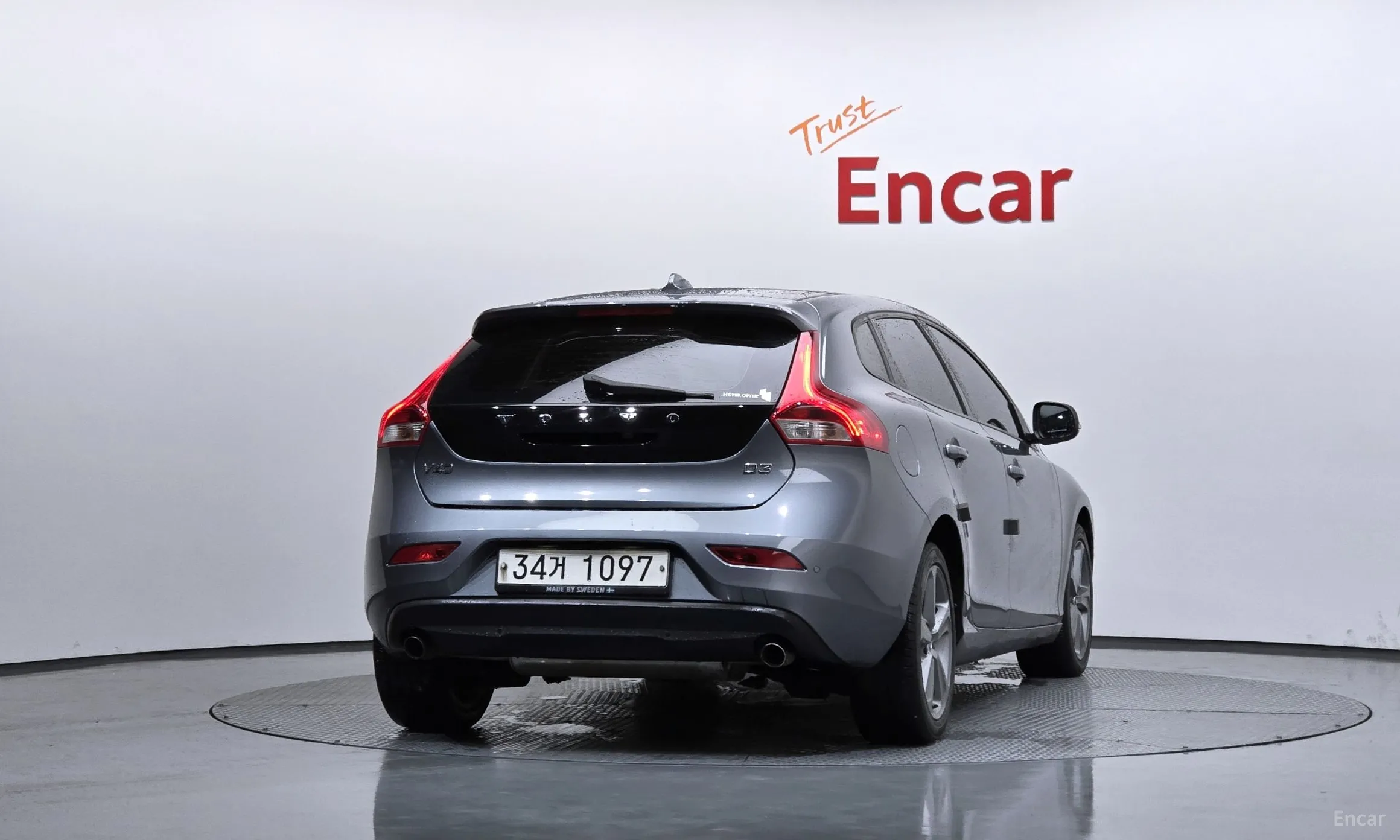 Volvo V40 превью 4