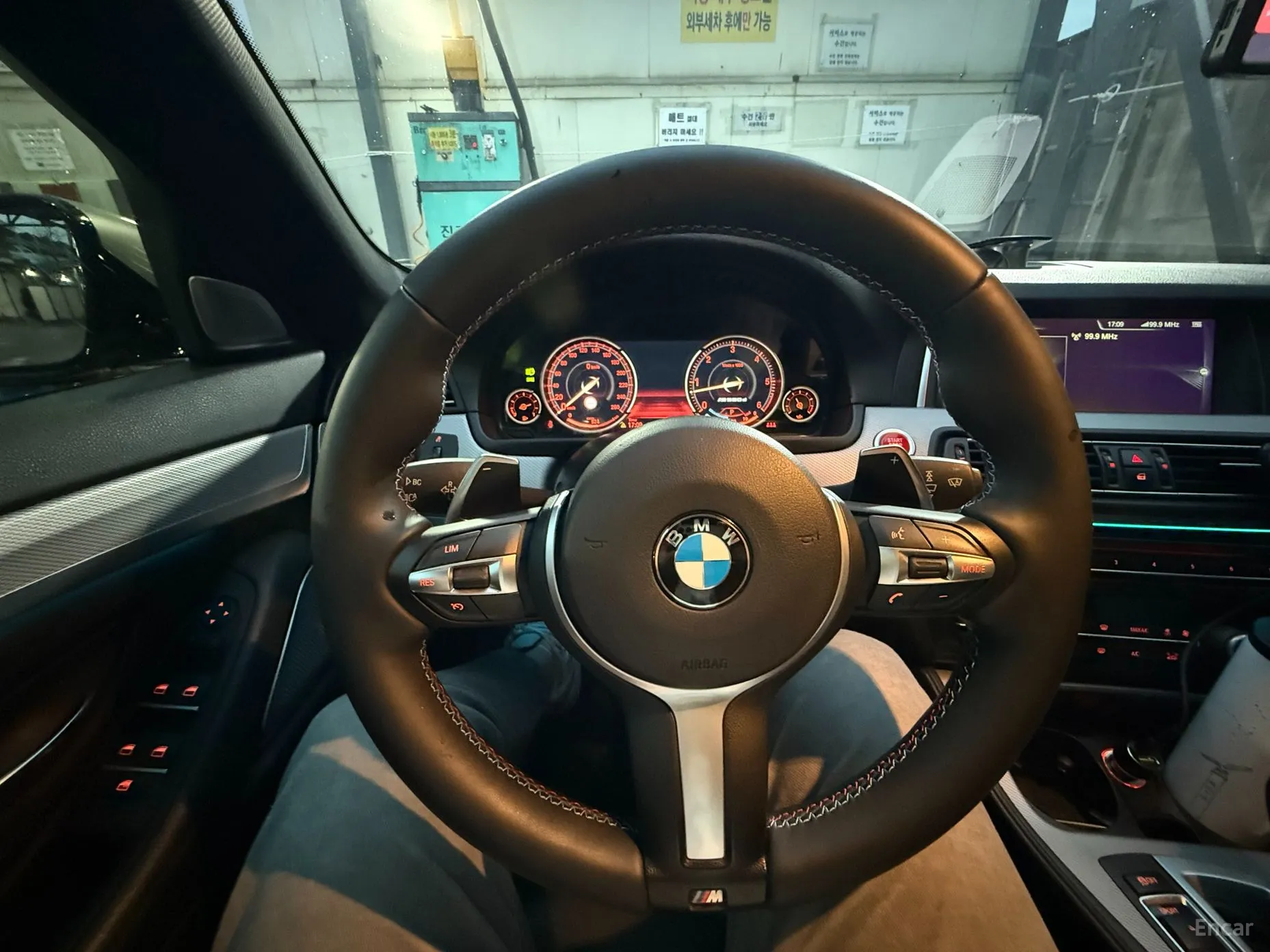 BMW 5 Series (F10) превью 12