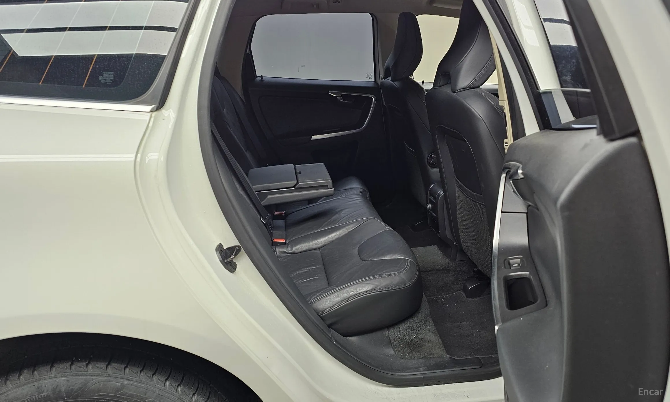 Volvo XC60 превью 12