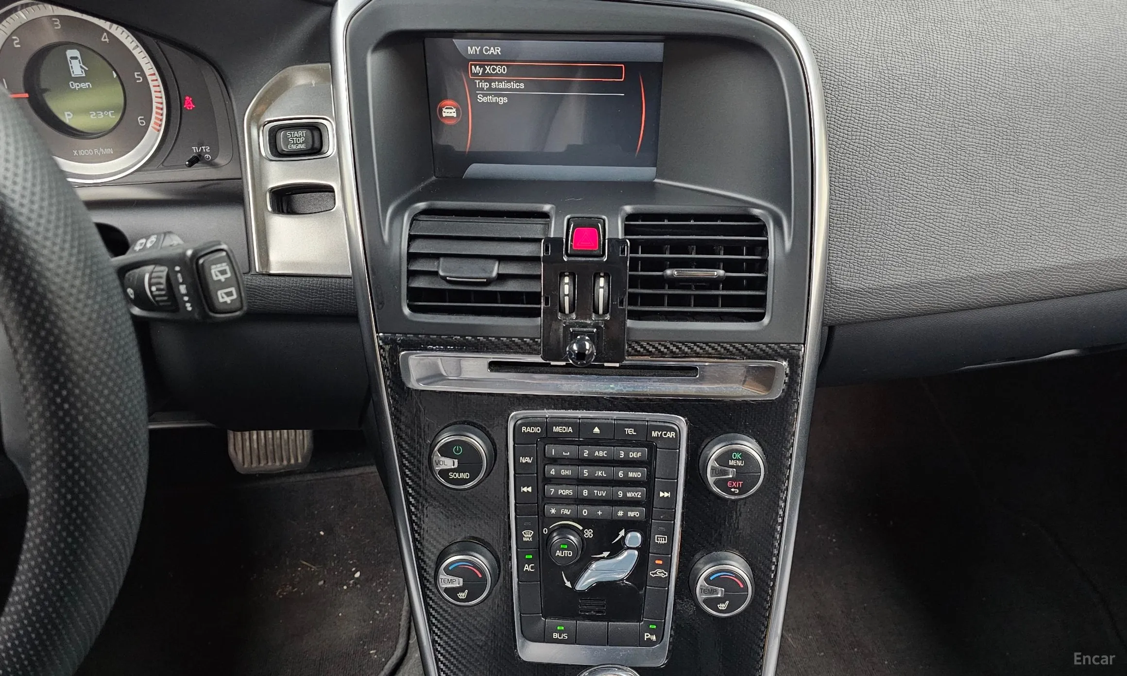 Volvo XC60 превью 16