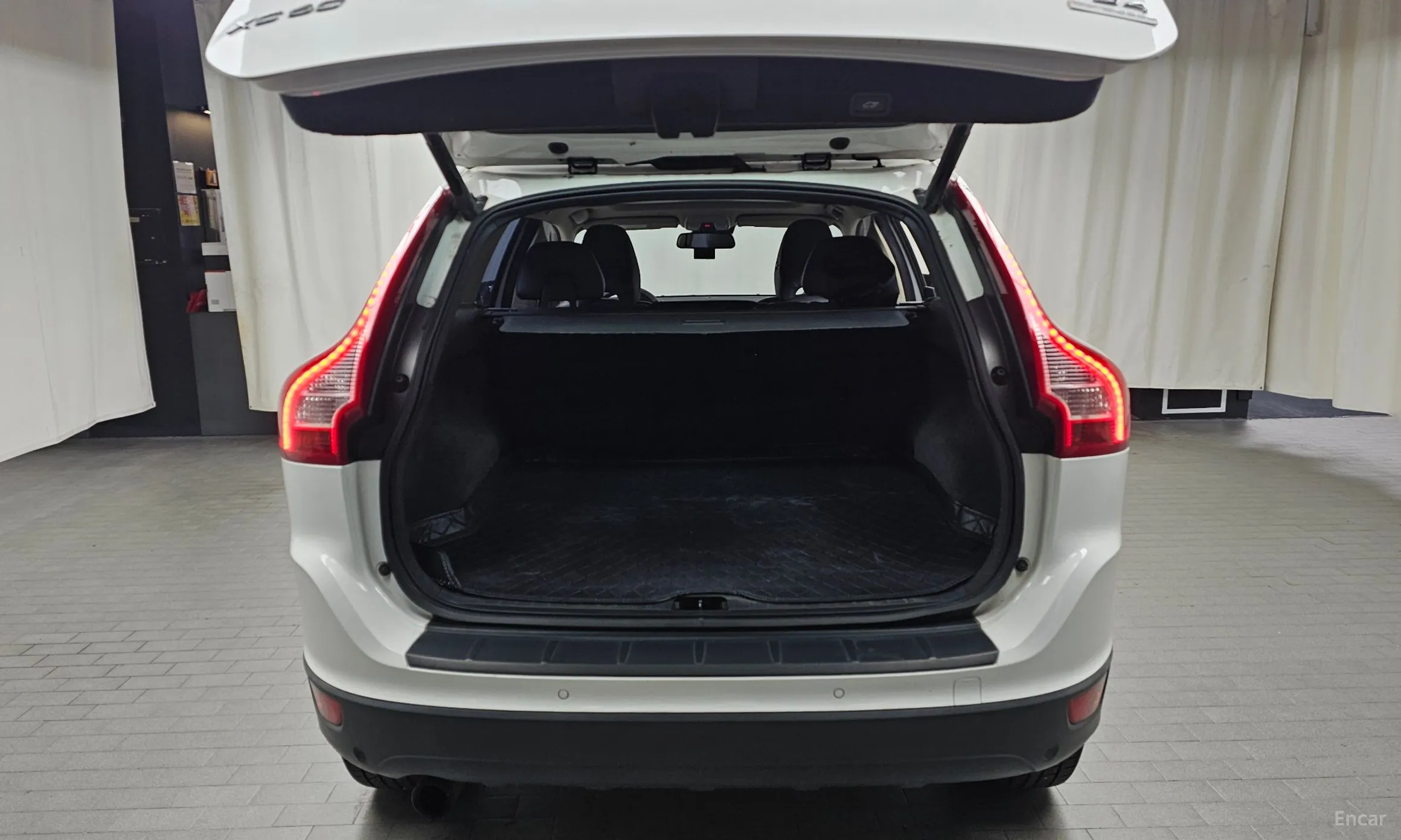 Volvo XC60 превью 20