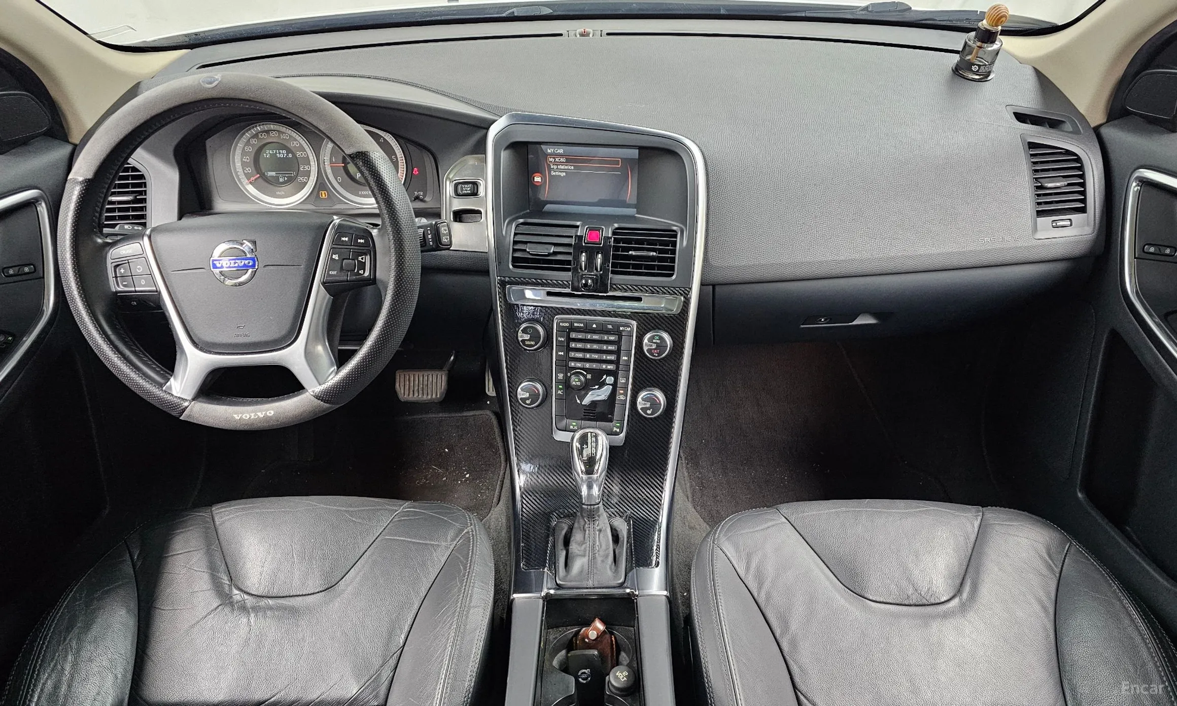 Volvo XC60 превью 7