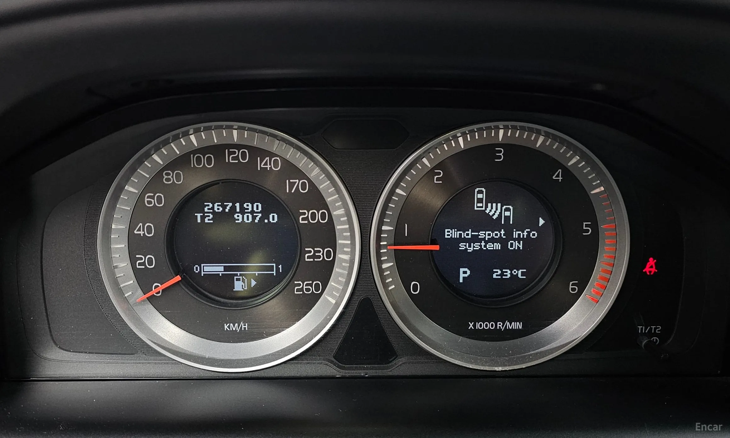 Volvo XC60 превью 8