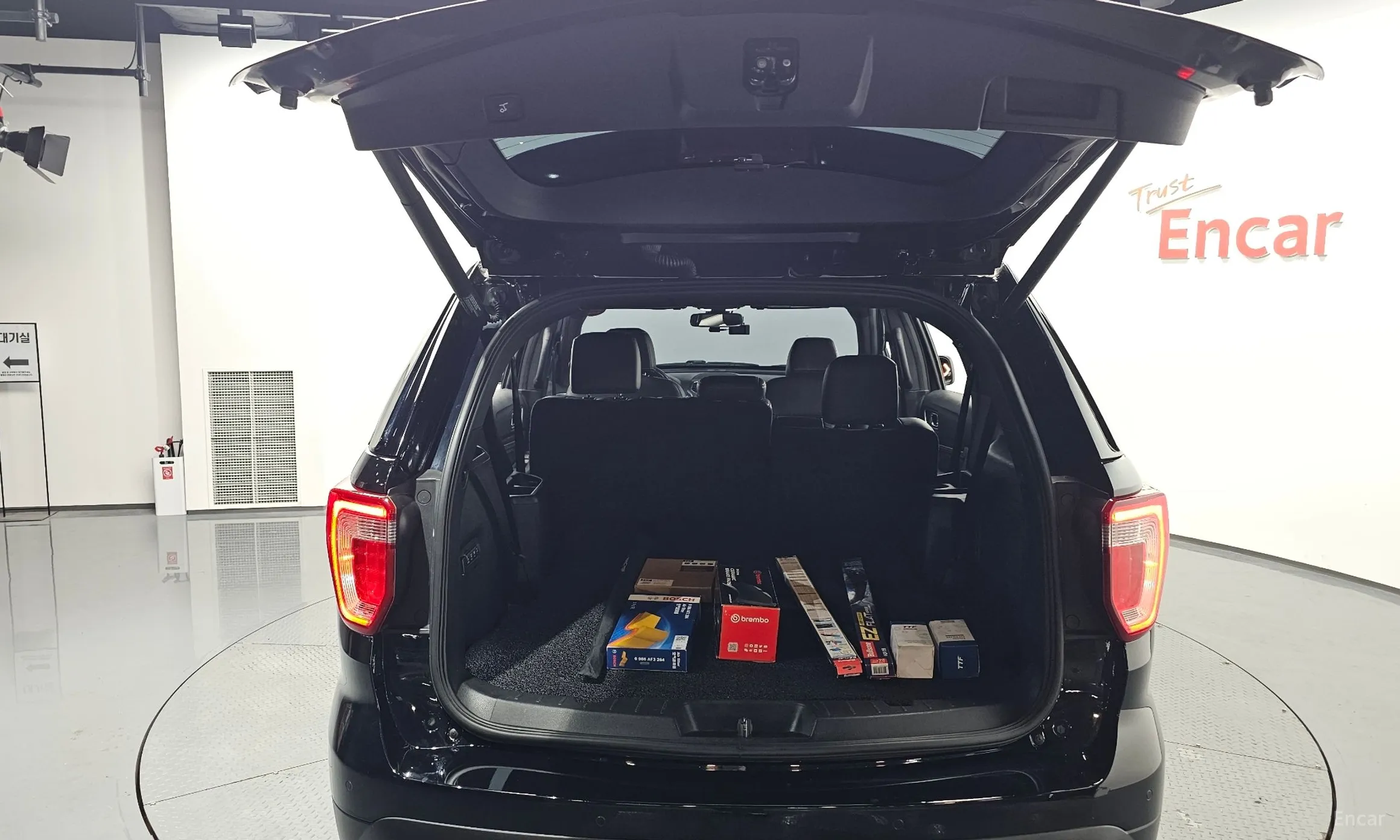 Ford Explorer превью 20