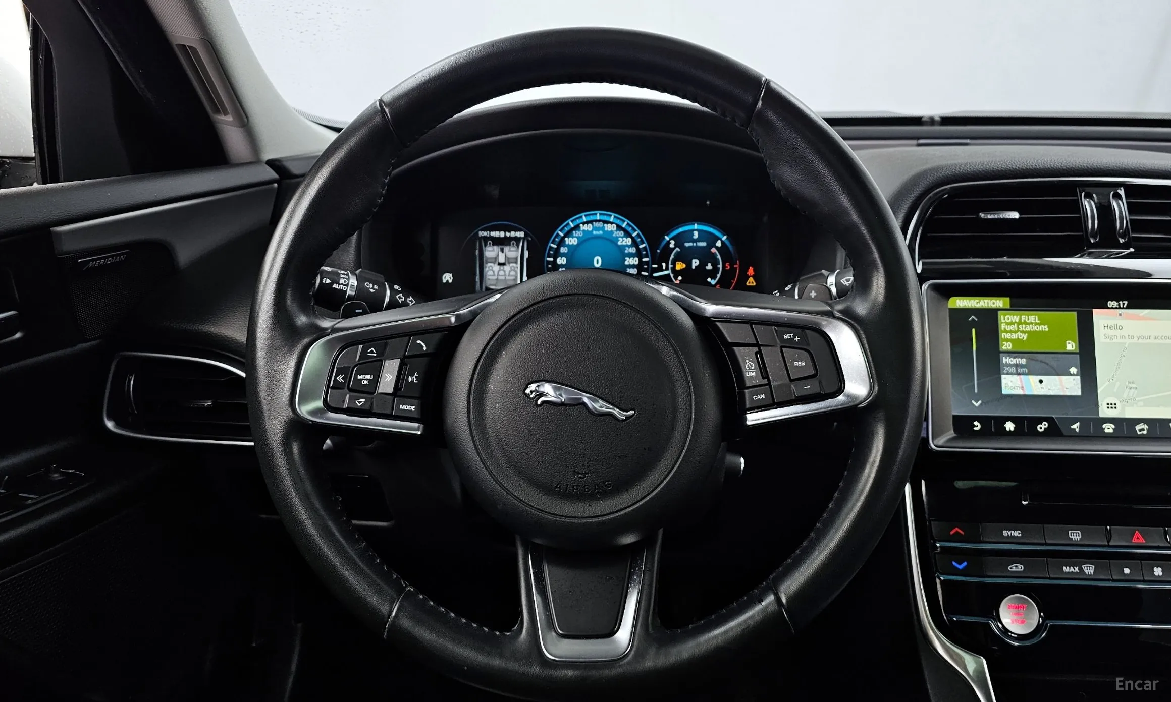 Jaguar XE превью 13