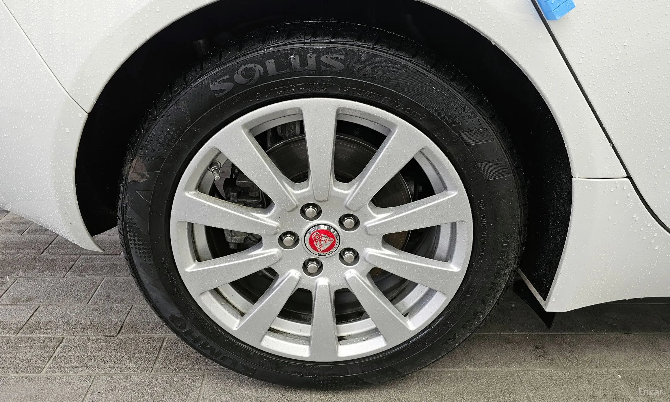 Jaguar XE превью 5