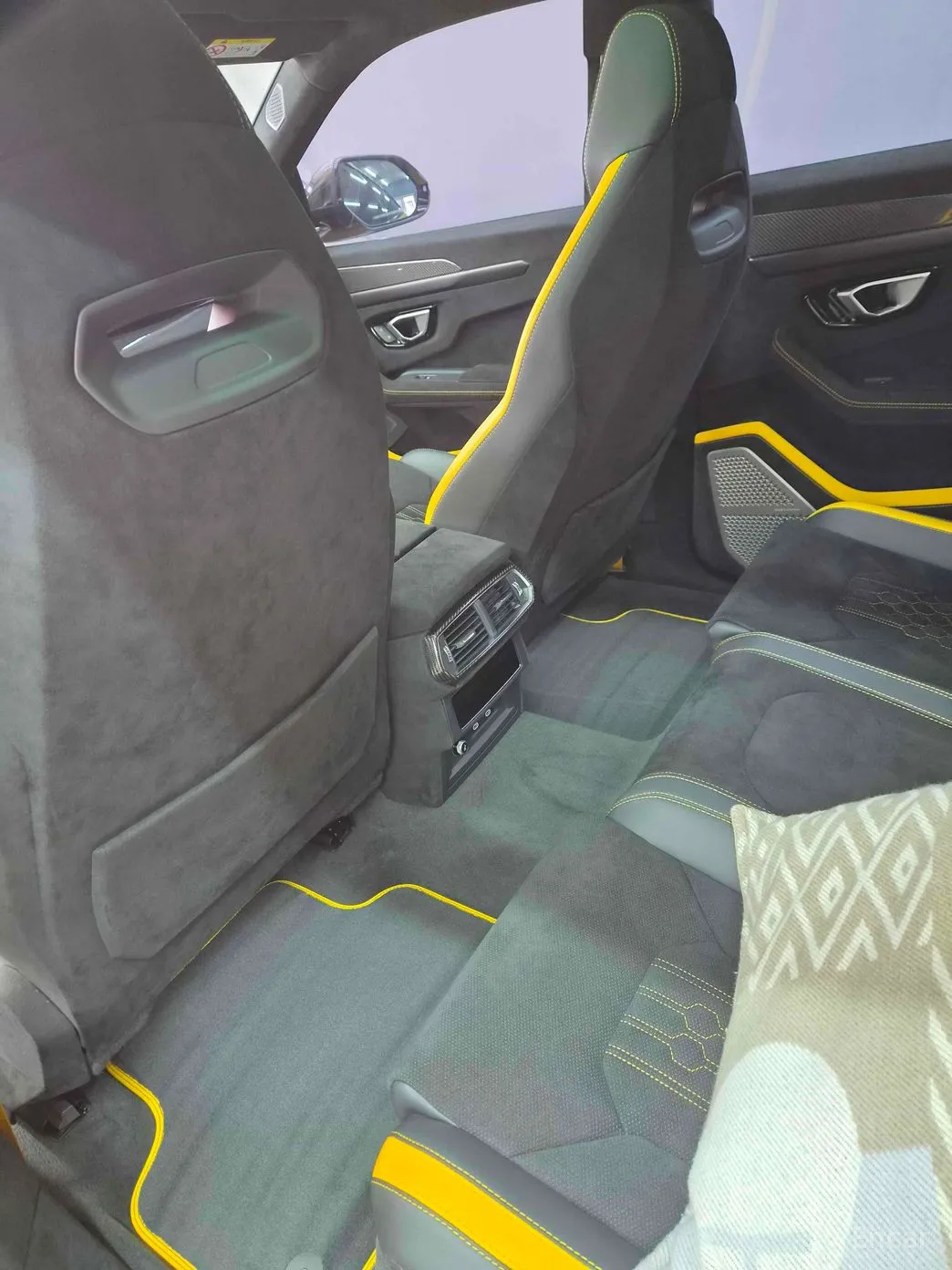 Lamborghini Urus превью 14