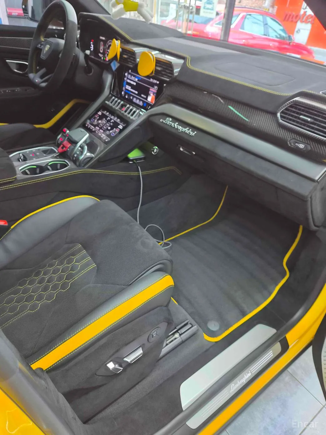Lamborghini Urus превью 15