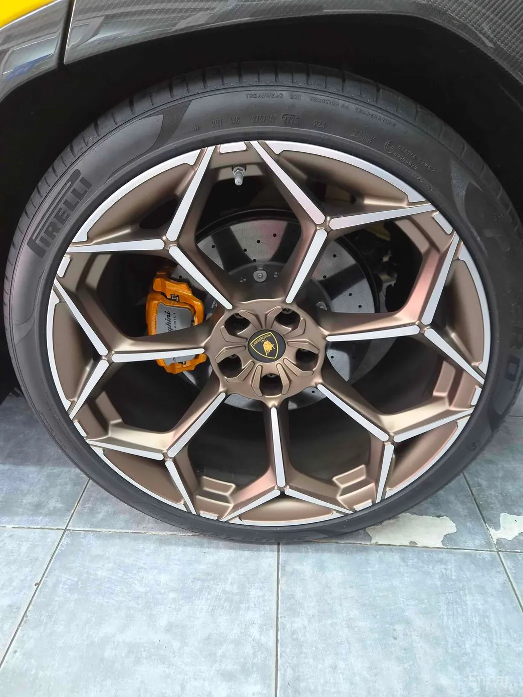 Lamborghini Urus превью 20
