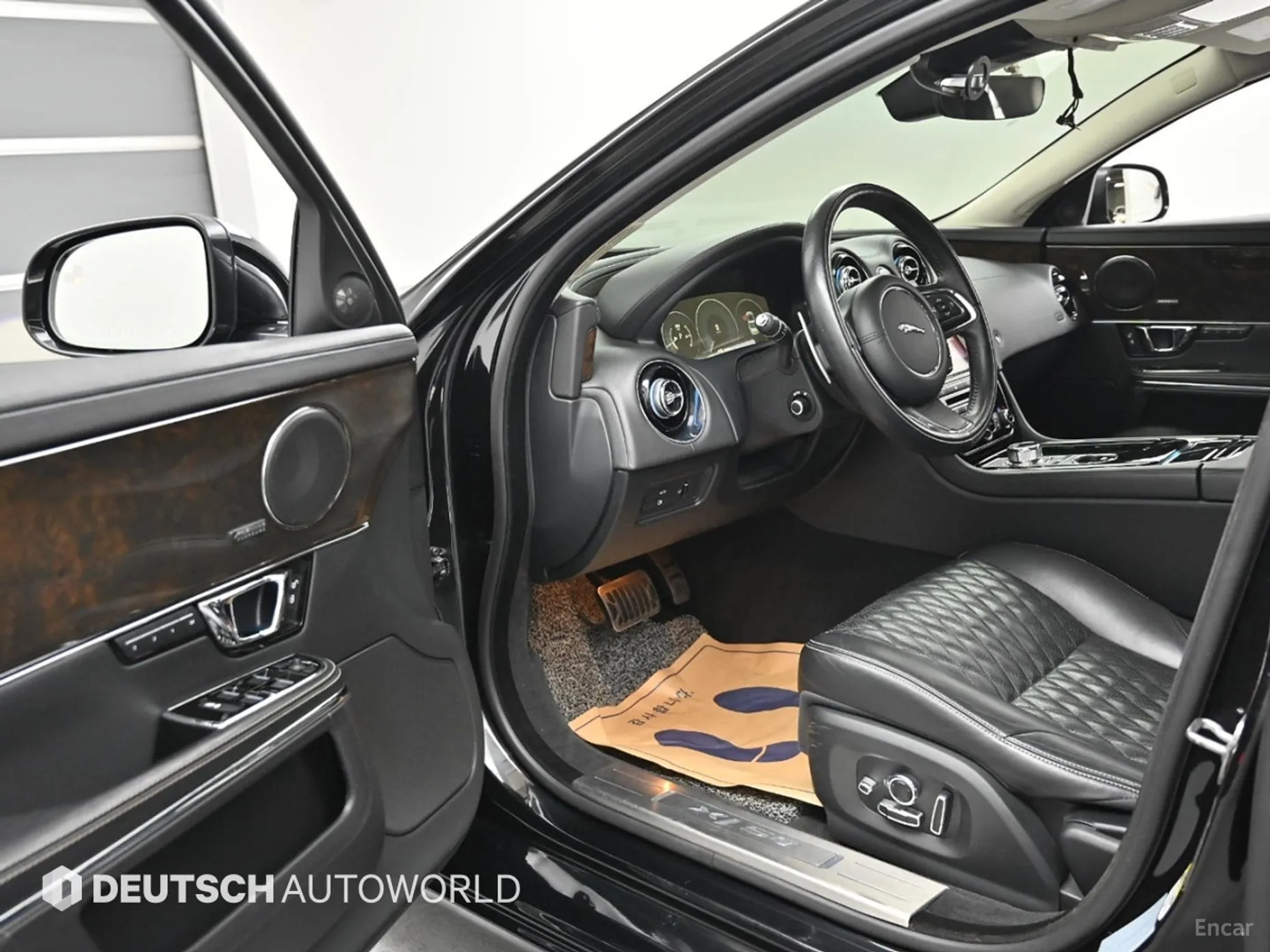 Jaguar All New XJ превью 11