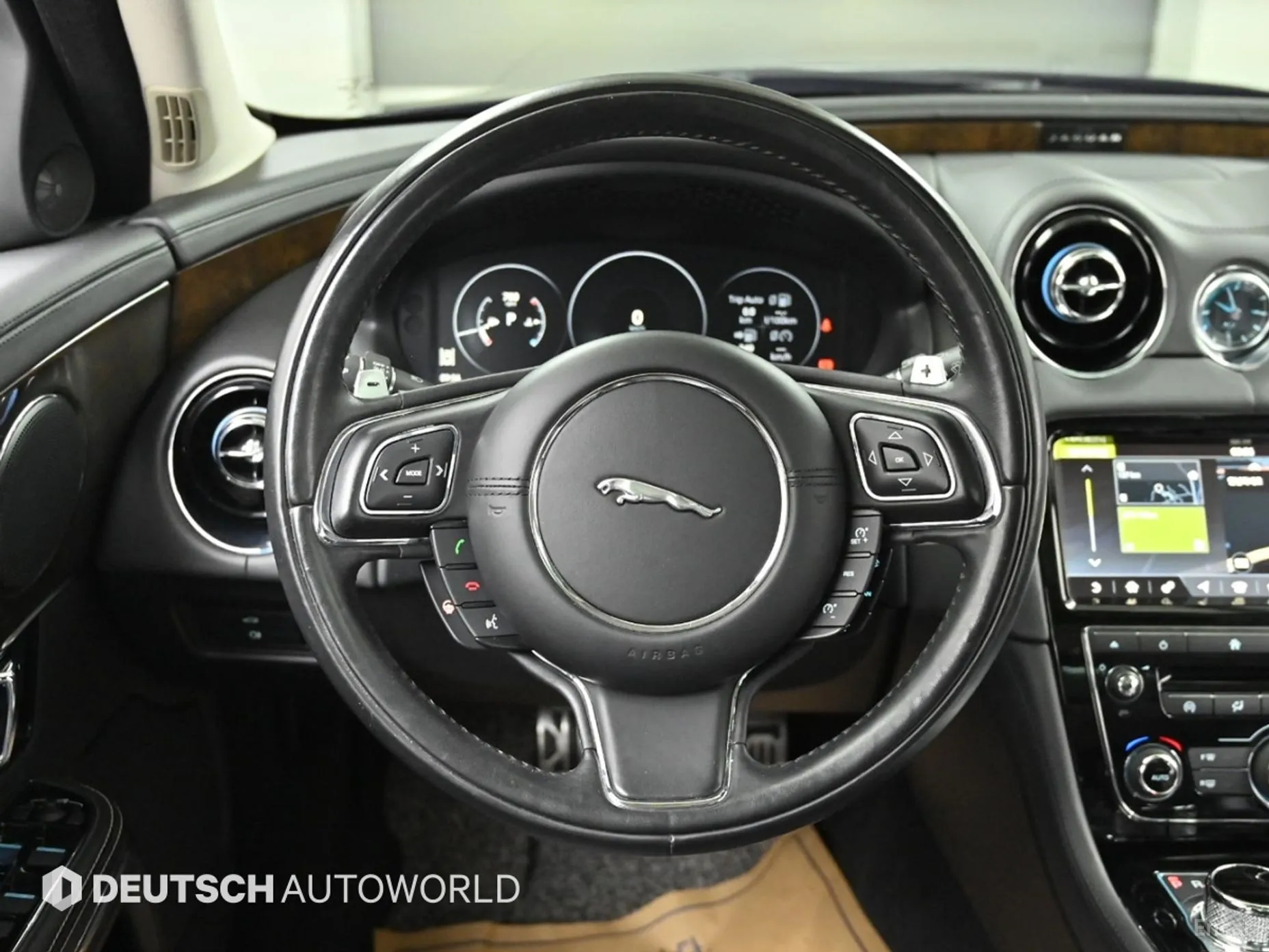 Jaguar All New XJ превью 13