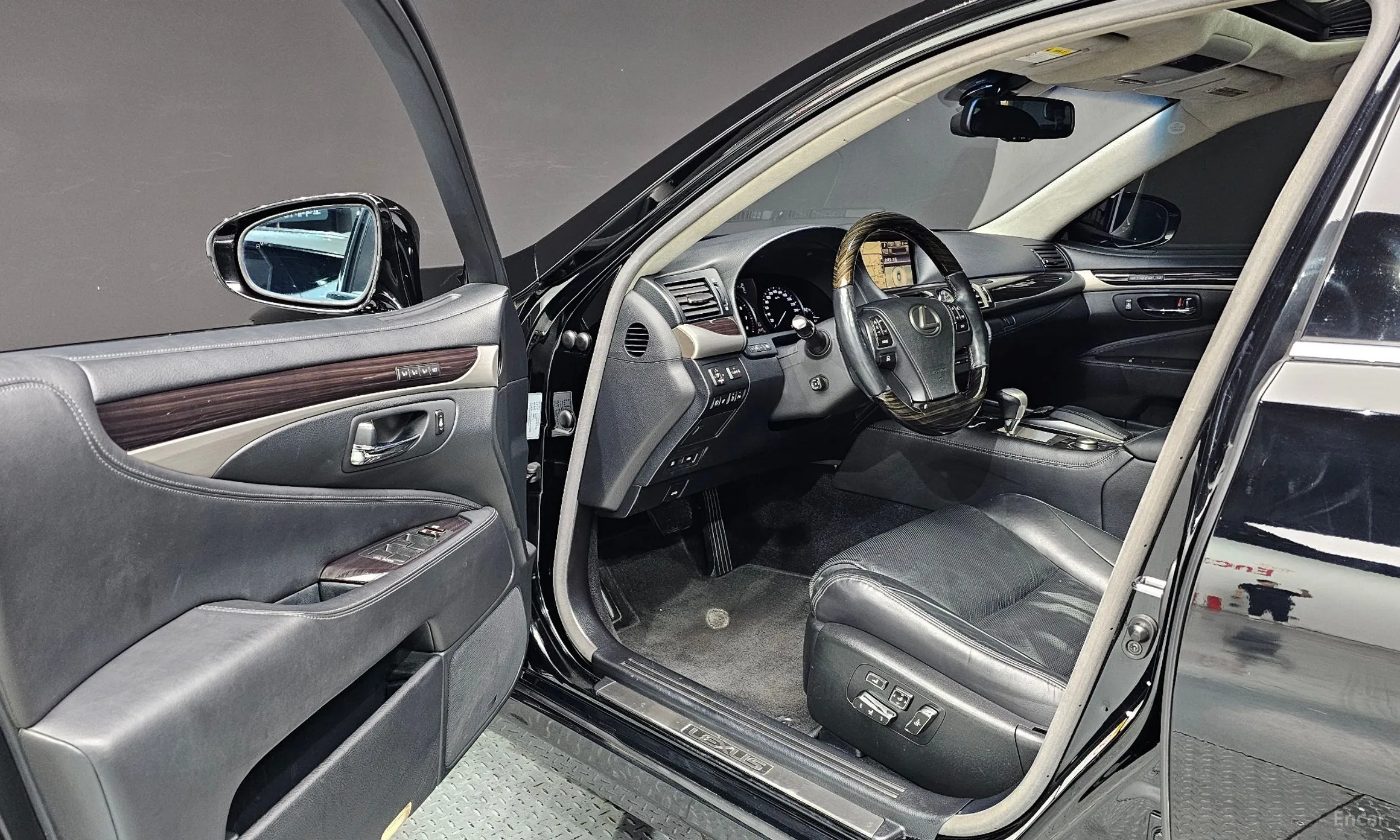 Lexus LS600hL превью 10