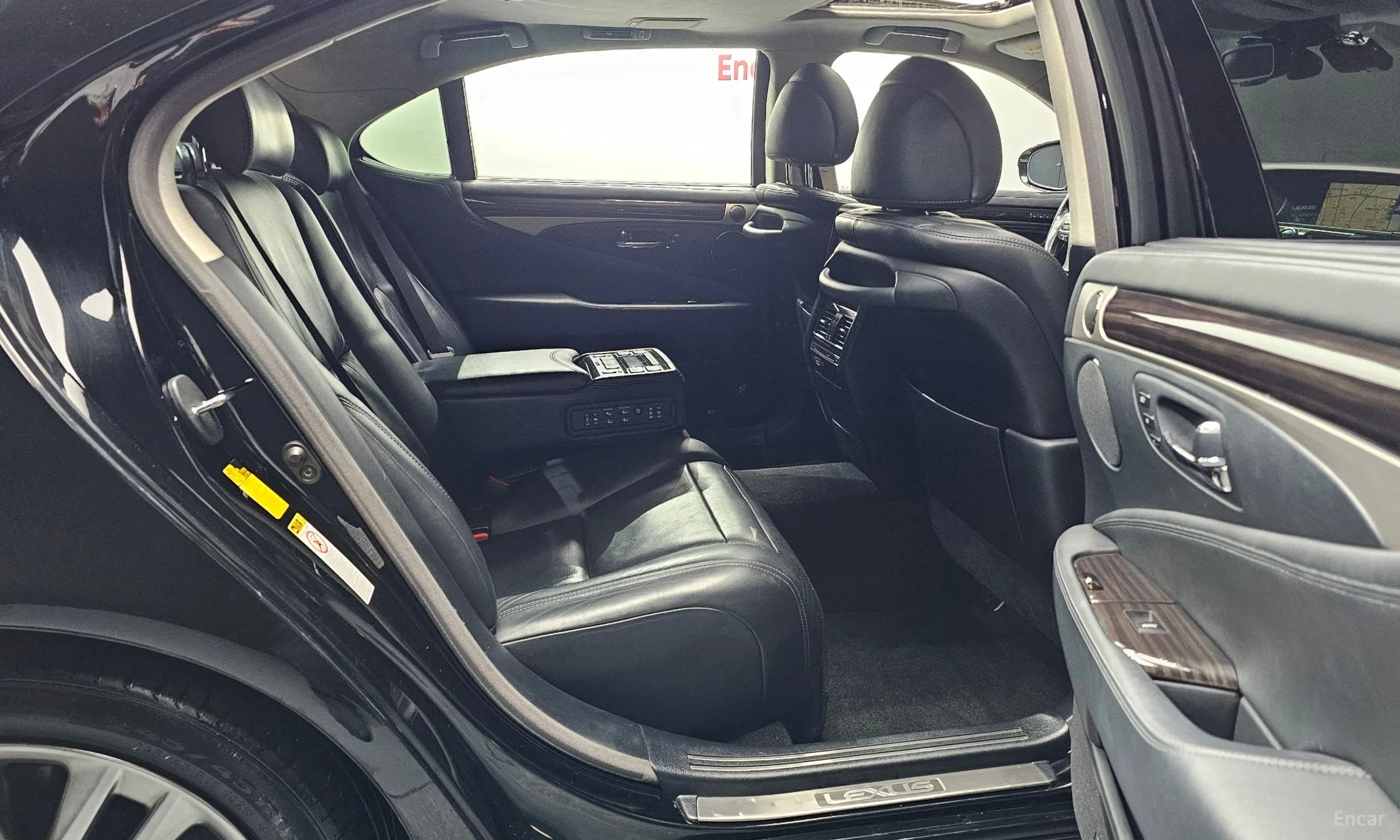 Lexus LS600hL превью 11