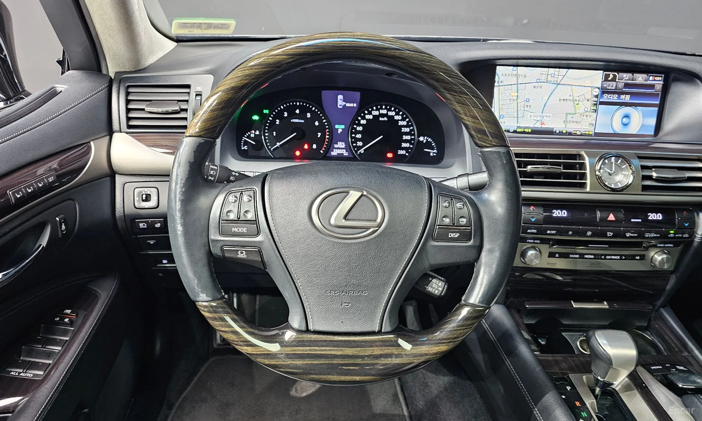 Lexus LS600hL превью 12