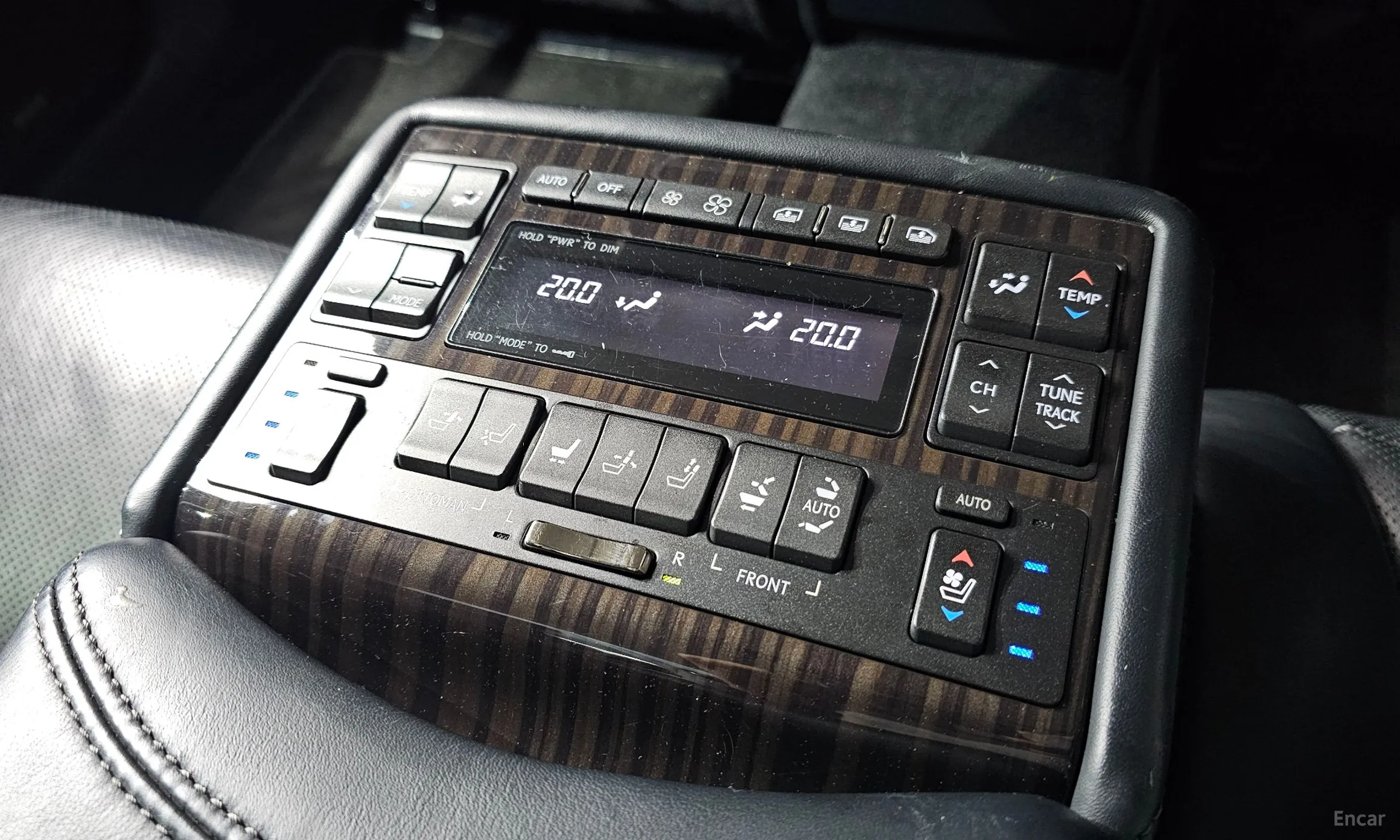 Lexus LS600hL превью 18