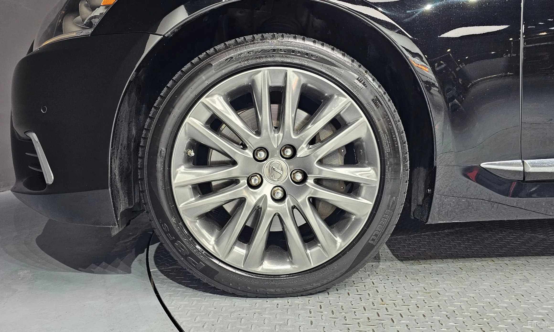 Lexus LS600hL превью 5