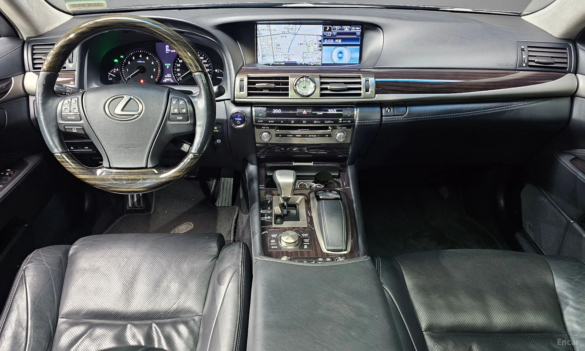 Lexus LS600hL превью 7