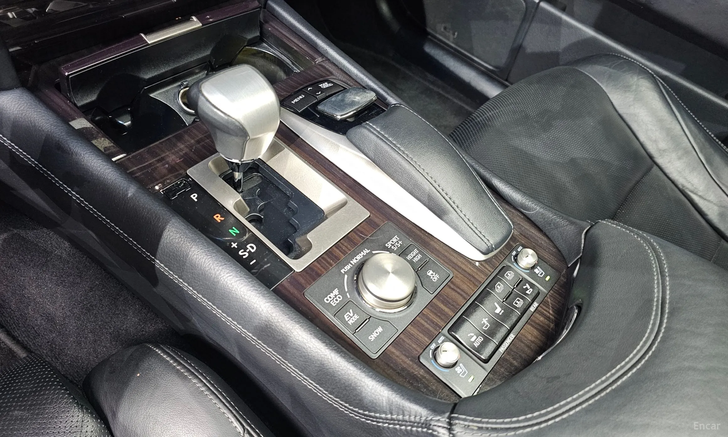 Lexus LS600hL превью 9