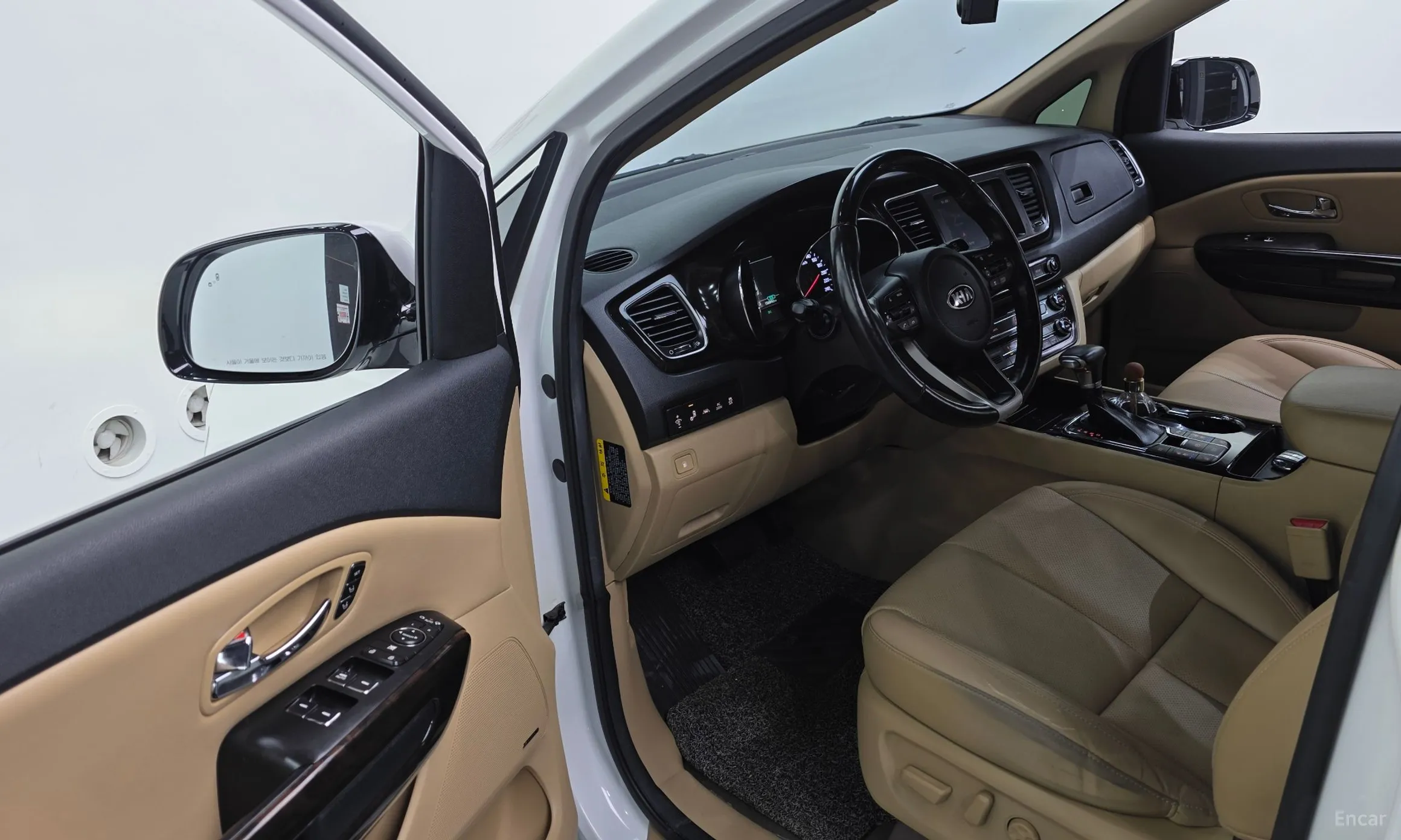 Kia Carnival превью 12