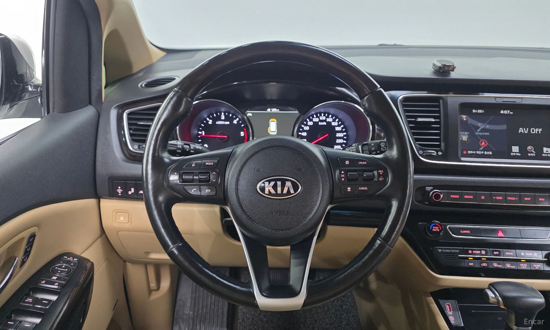 Kia Carnival превью 16