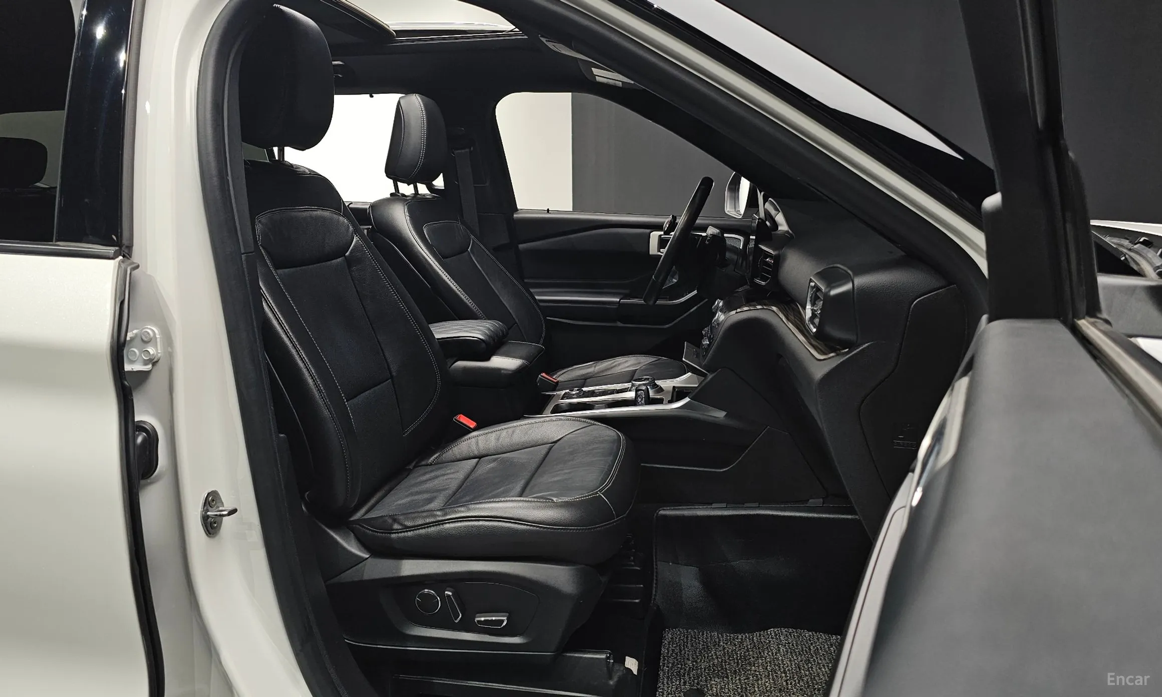 Ford Explorer 6th Generation превью 10