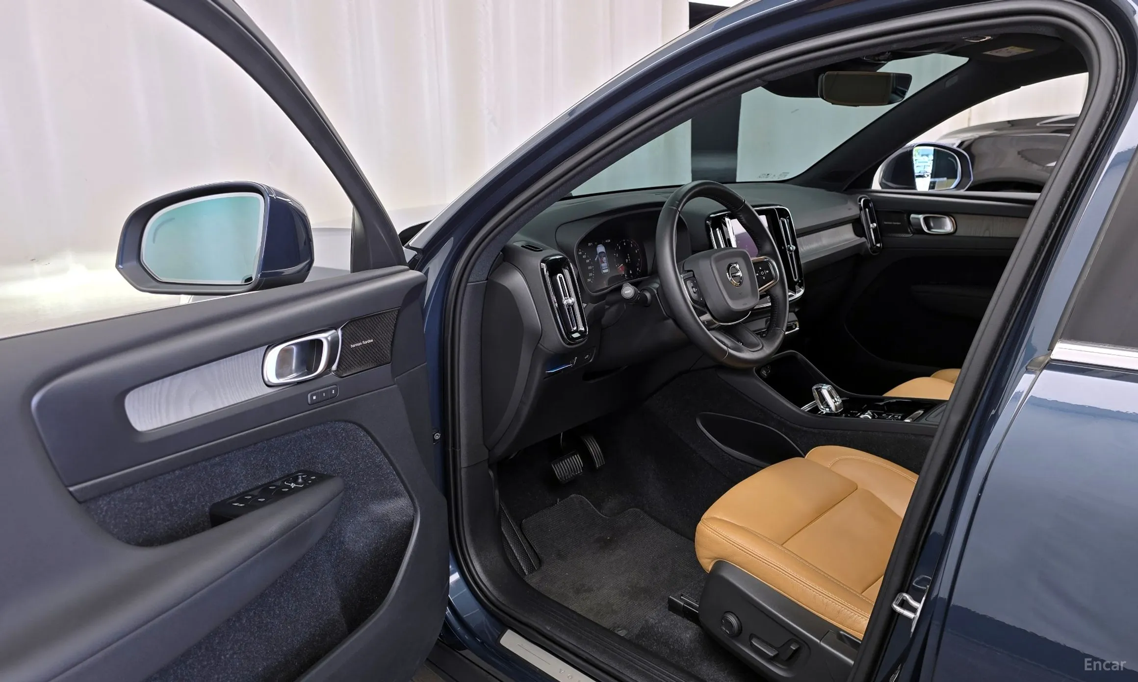 Volvo XC40 превью 10