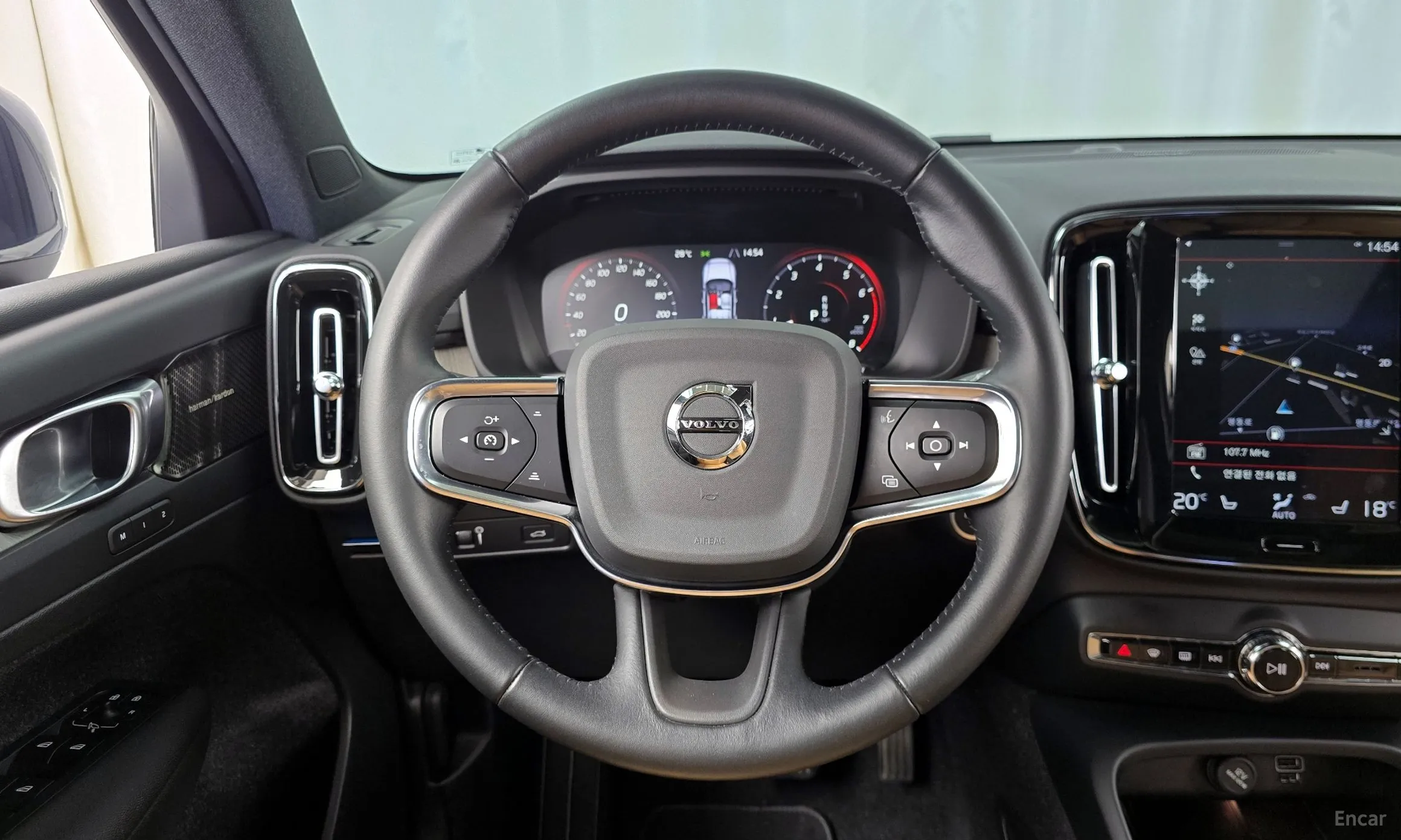 Volvo XC40 превью 13