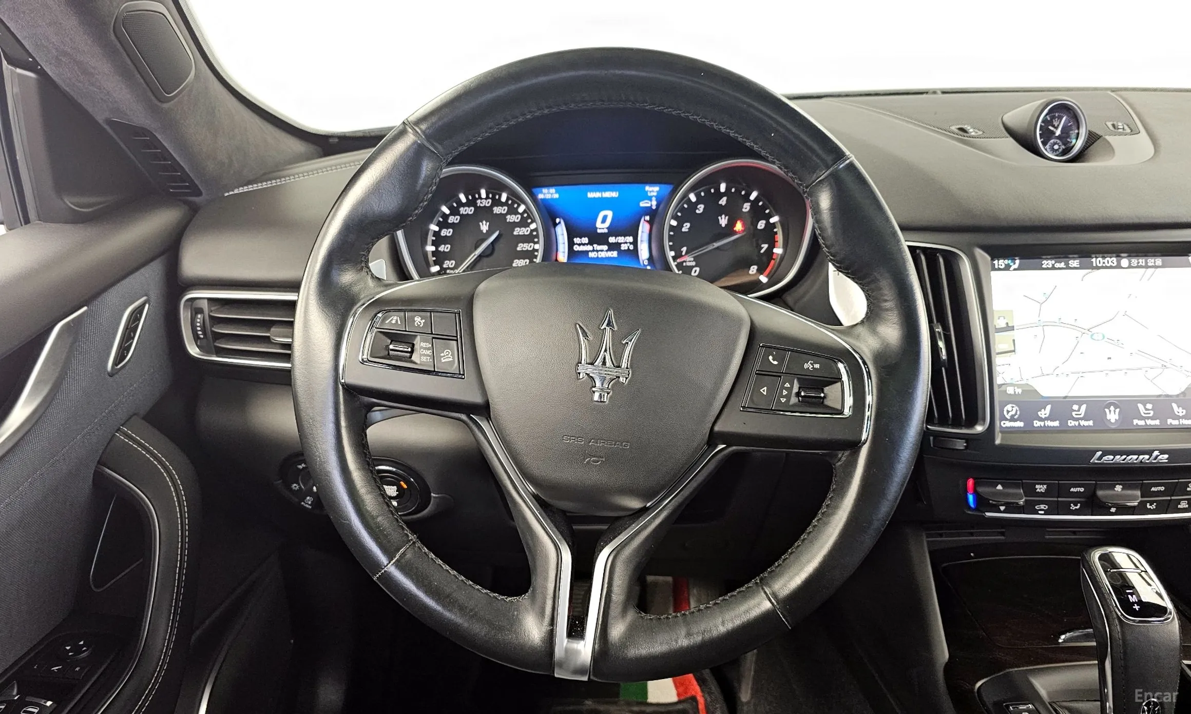 Maserati Levante превью 13