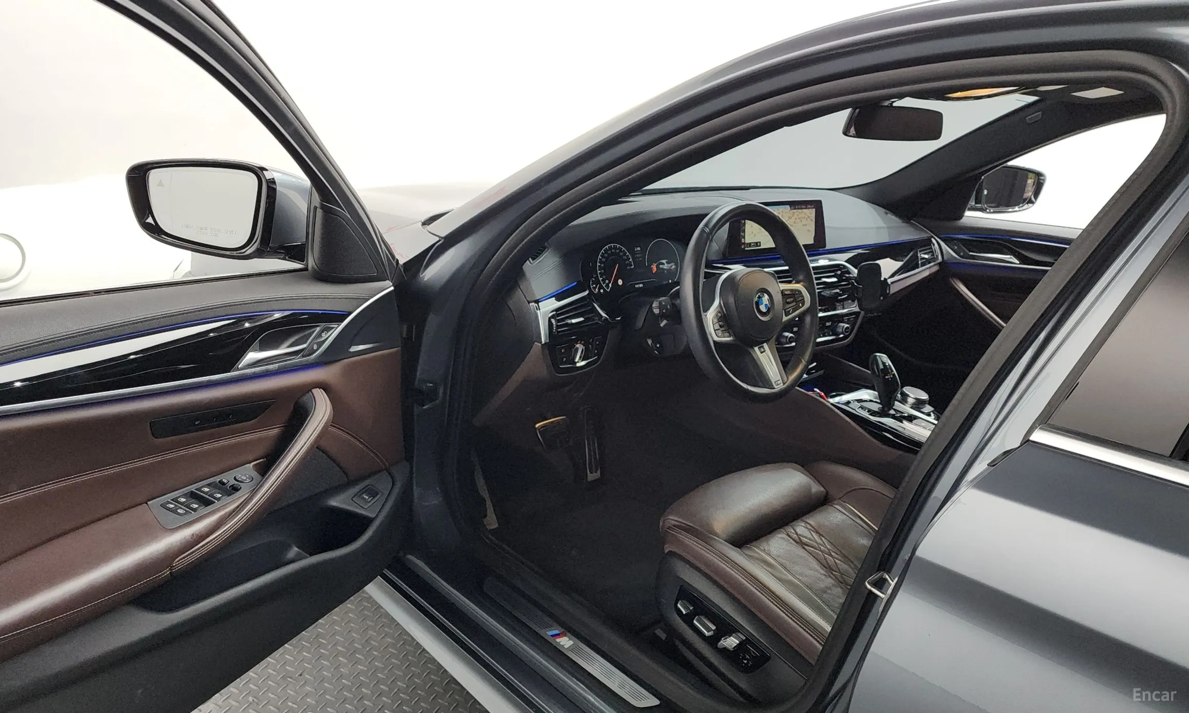 BMW 5 Series (G30) превью 10