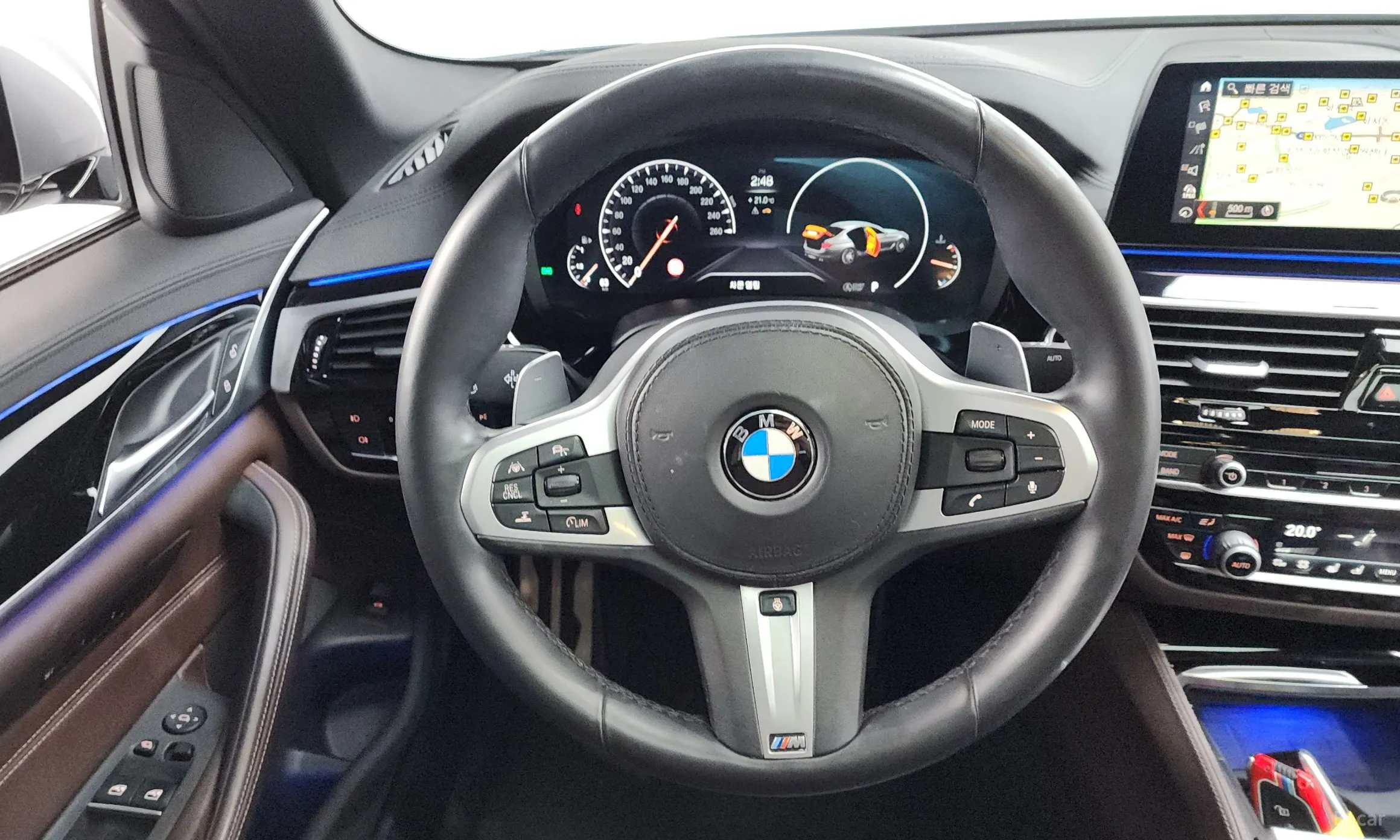 BMW 5 Series (G30) превью 13