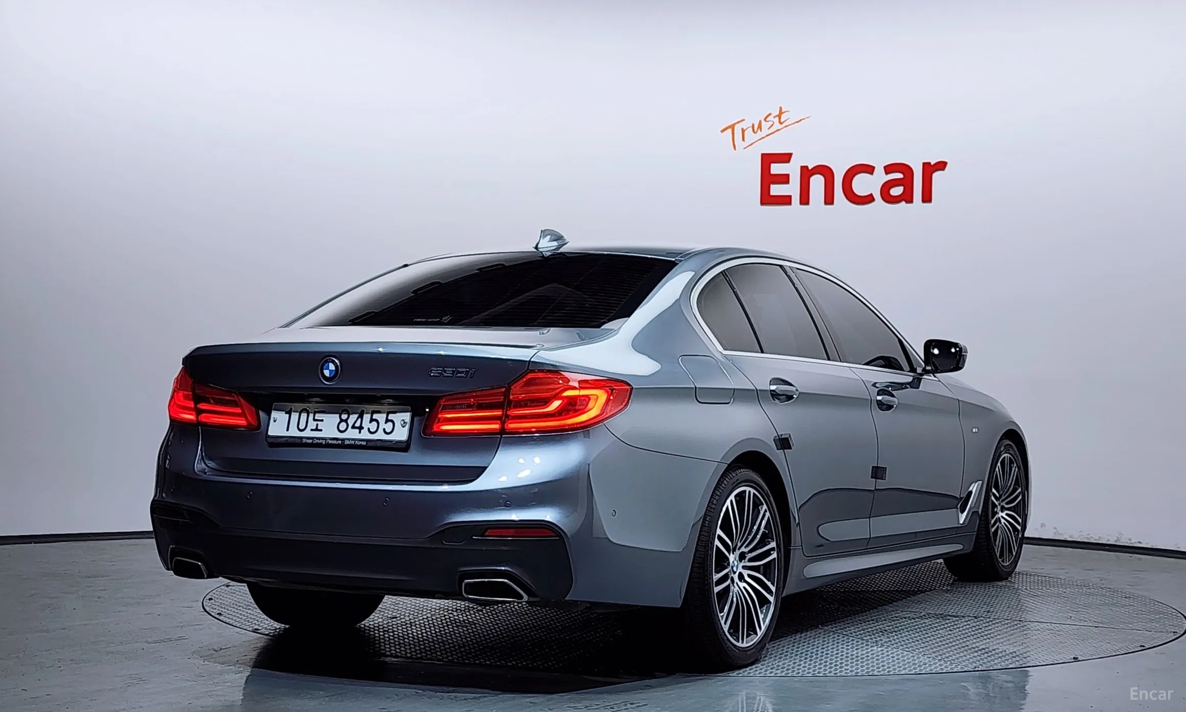 BMW 5 Series (G30) превью 2