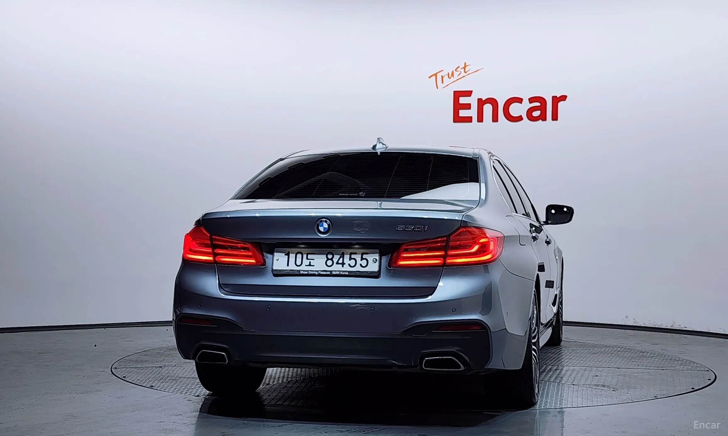 BMW 5 Series (G30) превью 4