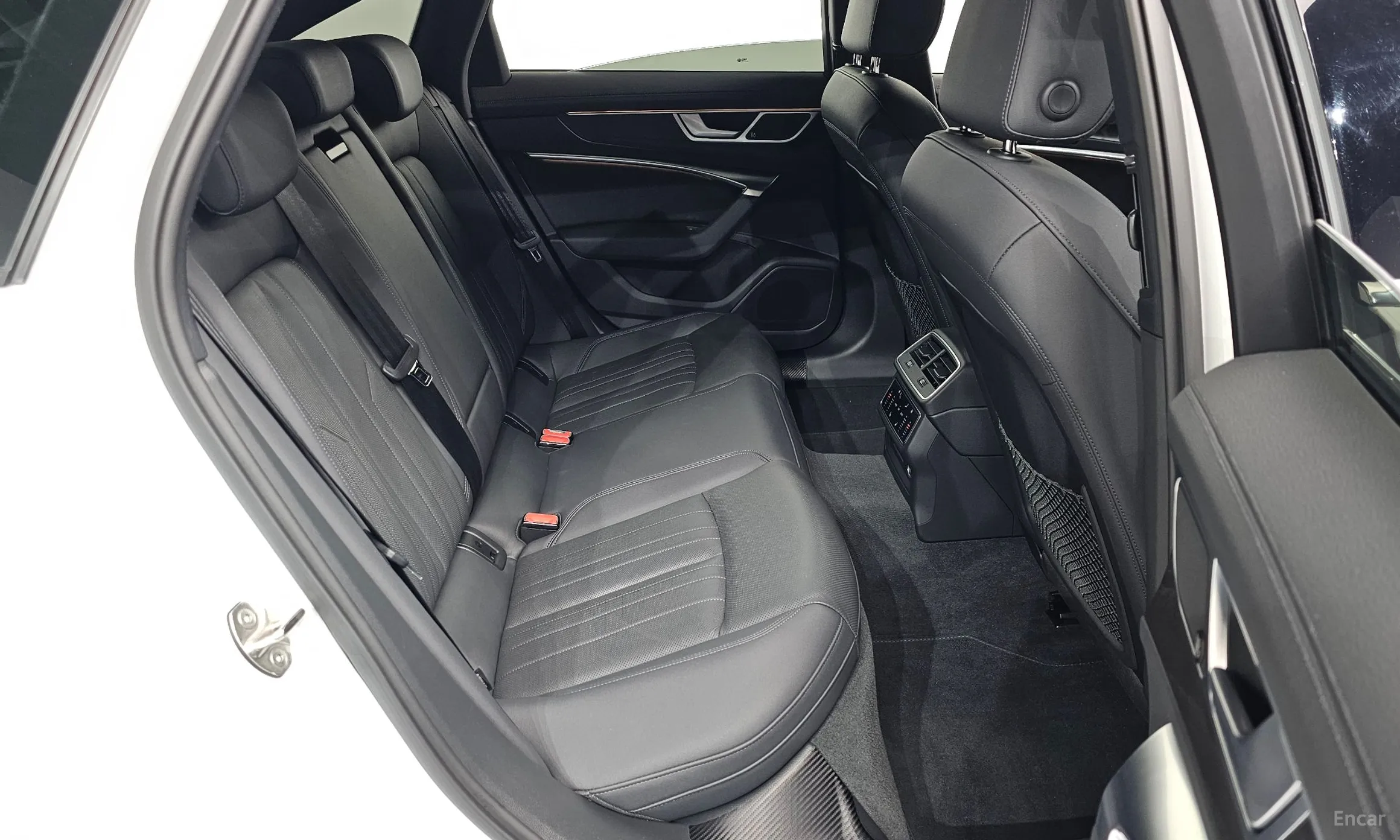 Audi A6 (C8) превью 11