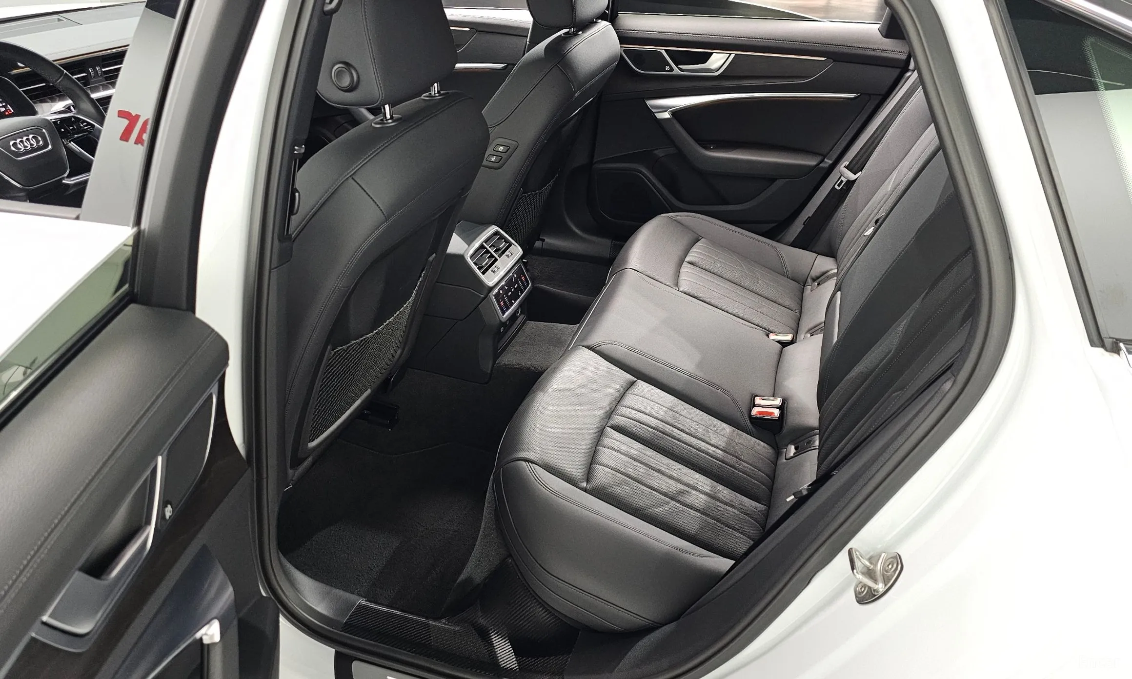 Audi A6 (C8) превью 12