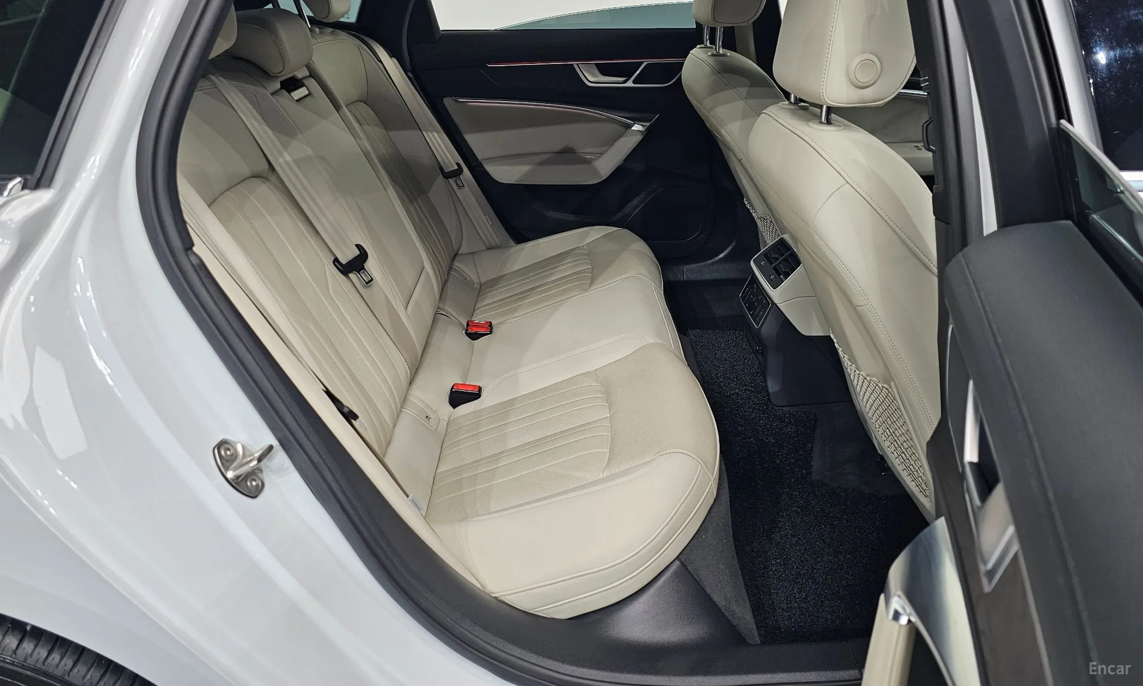 Audi A6 (C8) превью 11
