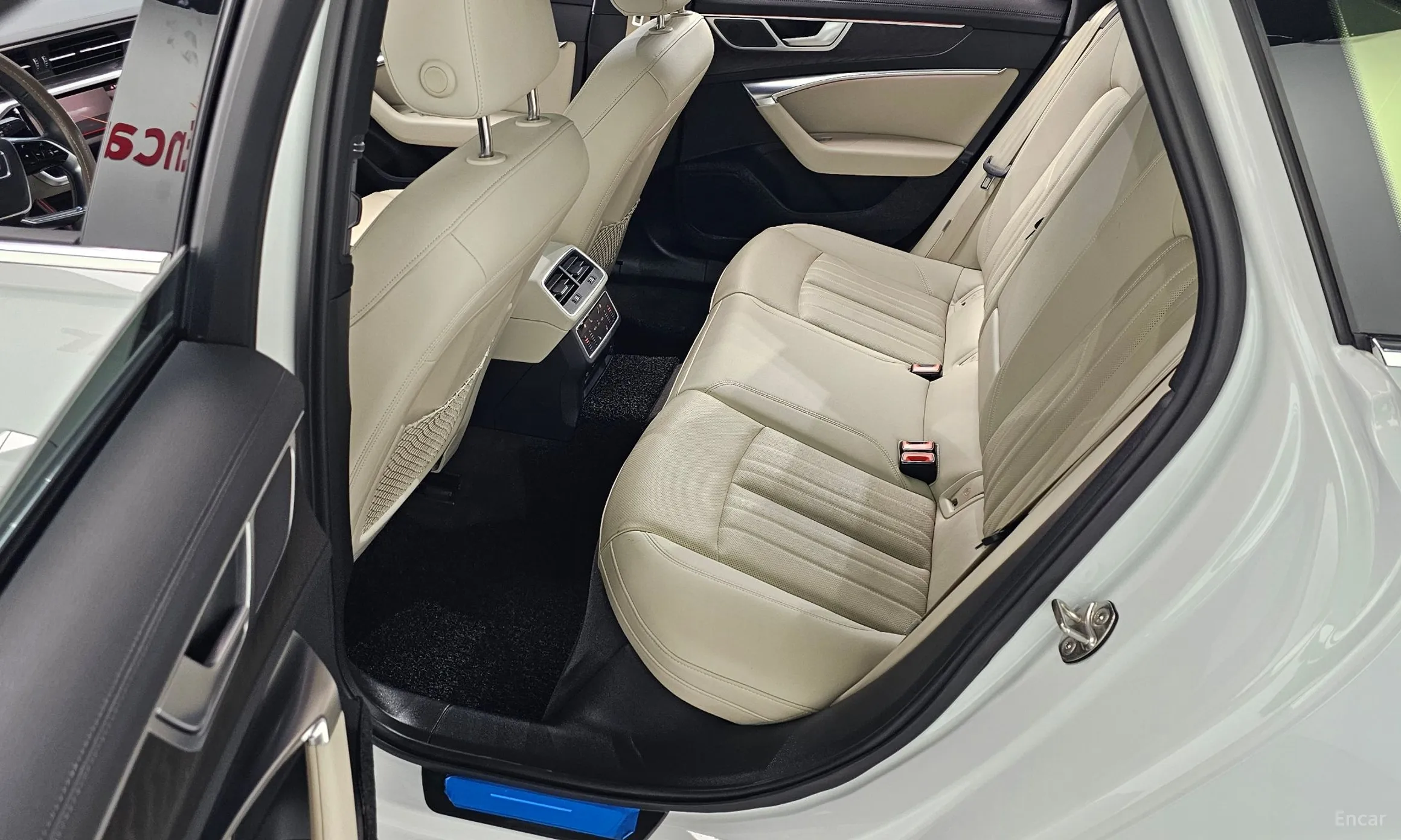 Audi A6 (C8) превью 12