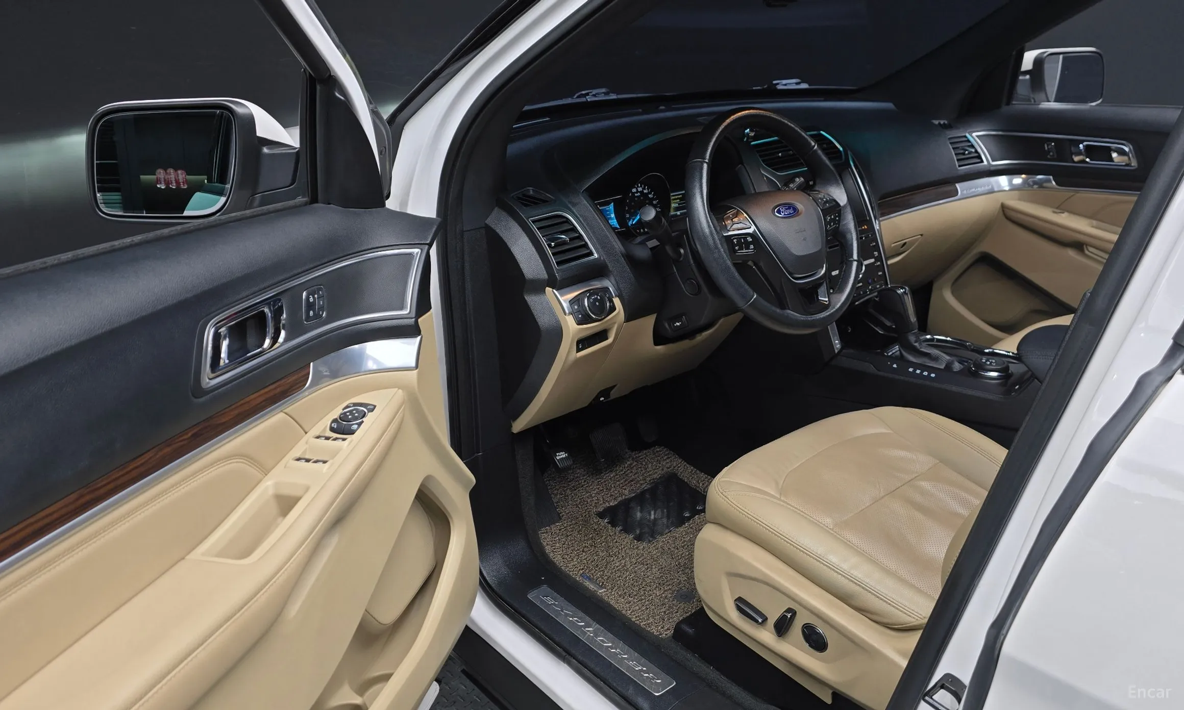 Ford Explorer превью 10