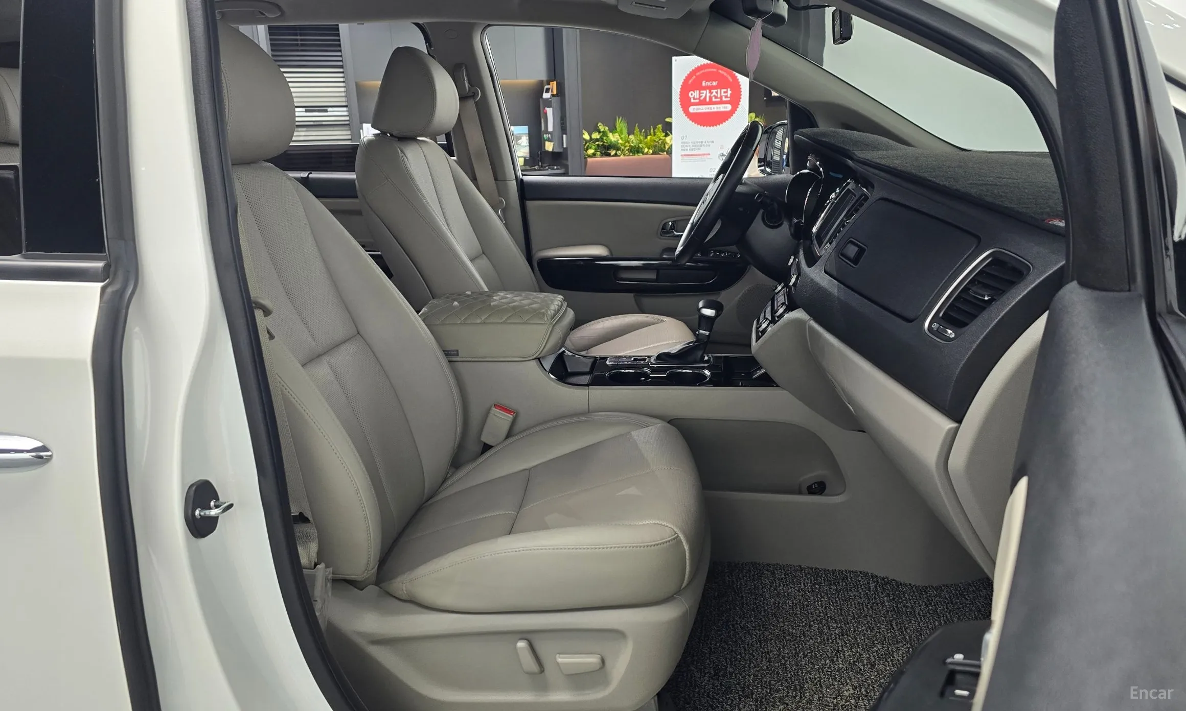Kia Carnival превью 10